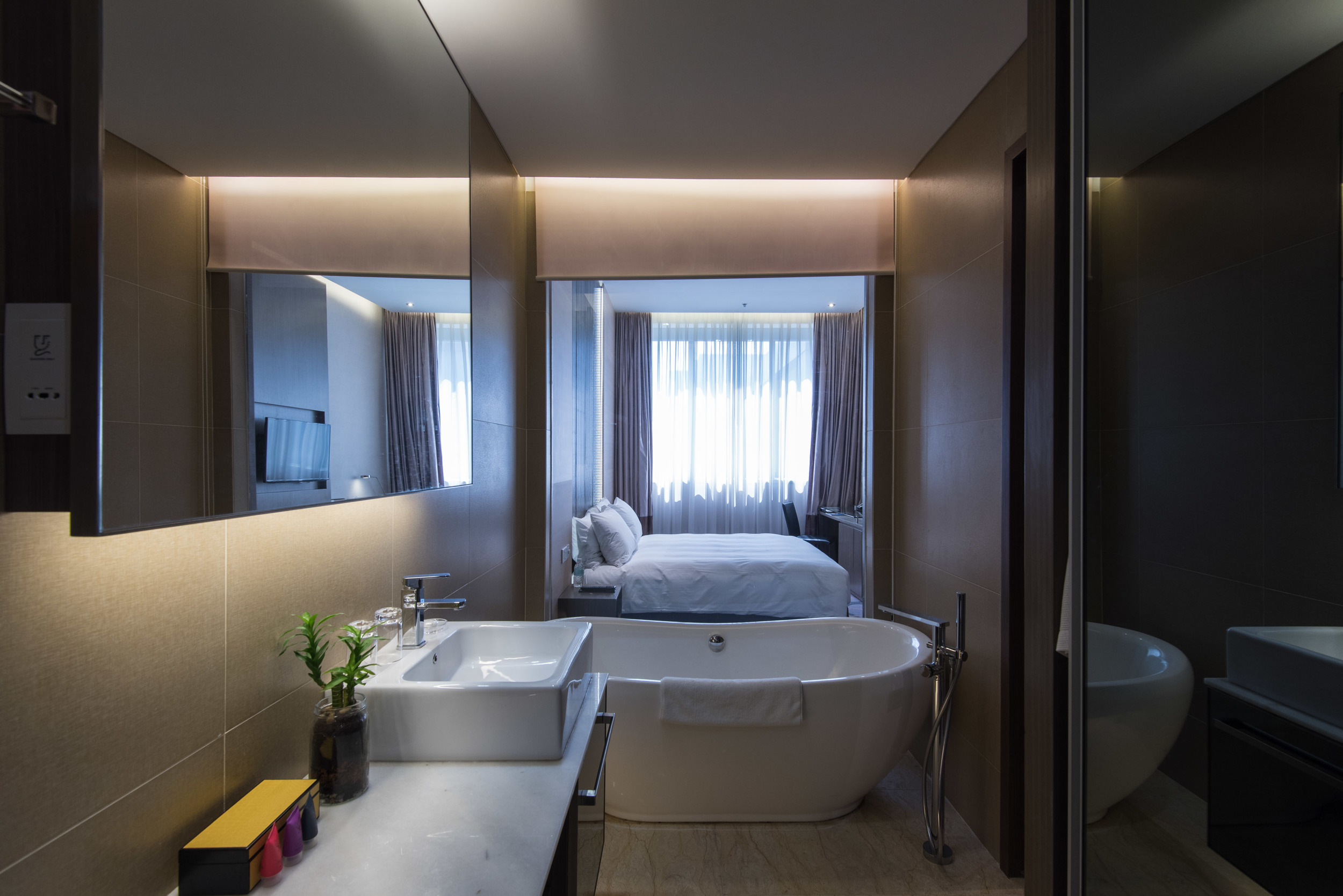Bathroom of the Splash Room at Dorsett Singapore