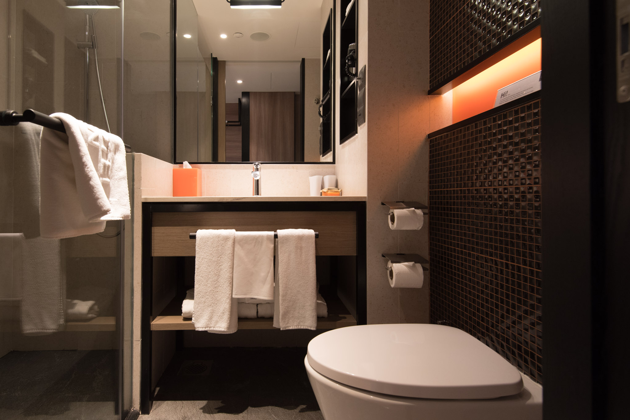 Bathroom of Club Room (Hotel Jen Tanglin)