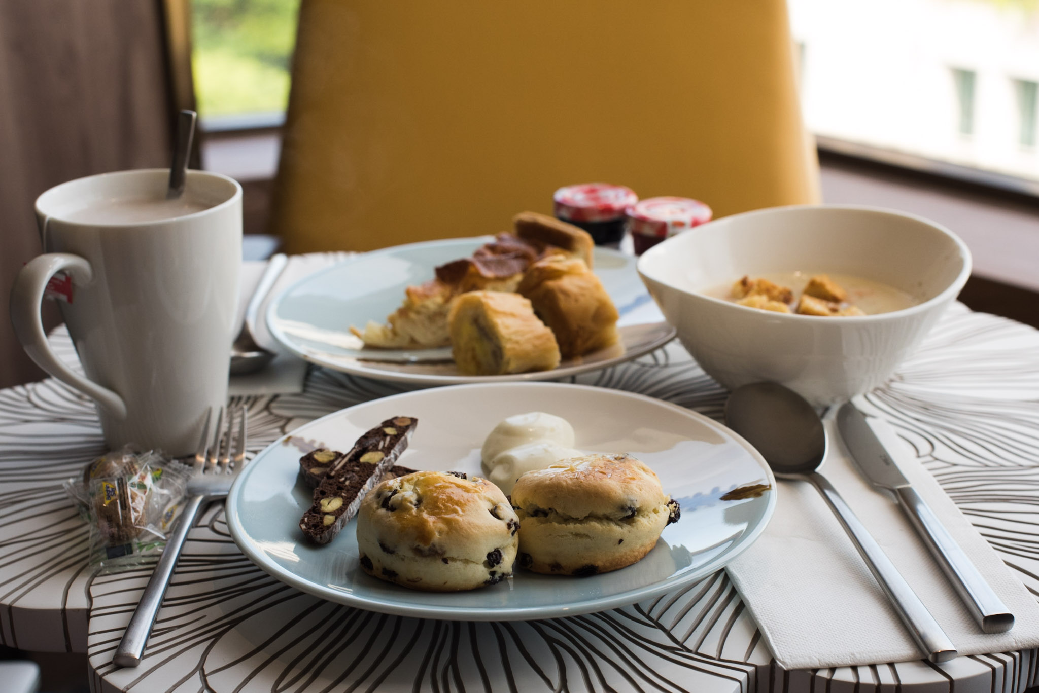 Afternoon Tea in the Club Lounge (Hotel Jen Tanglin)