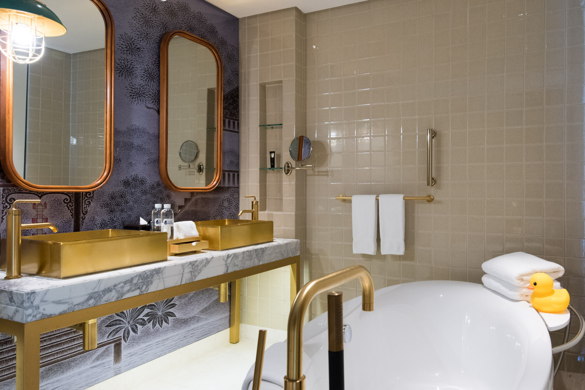 Chaiyapruek Executive Room (Bathroom) - Hotel Indigo Bangkok Wireless Road