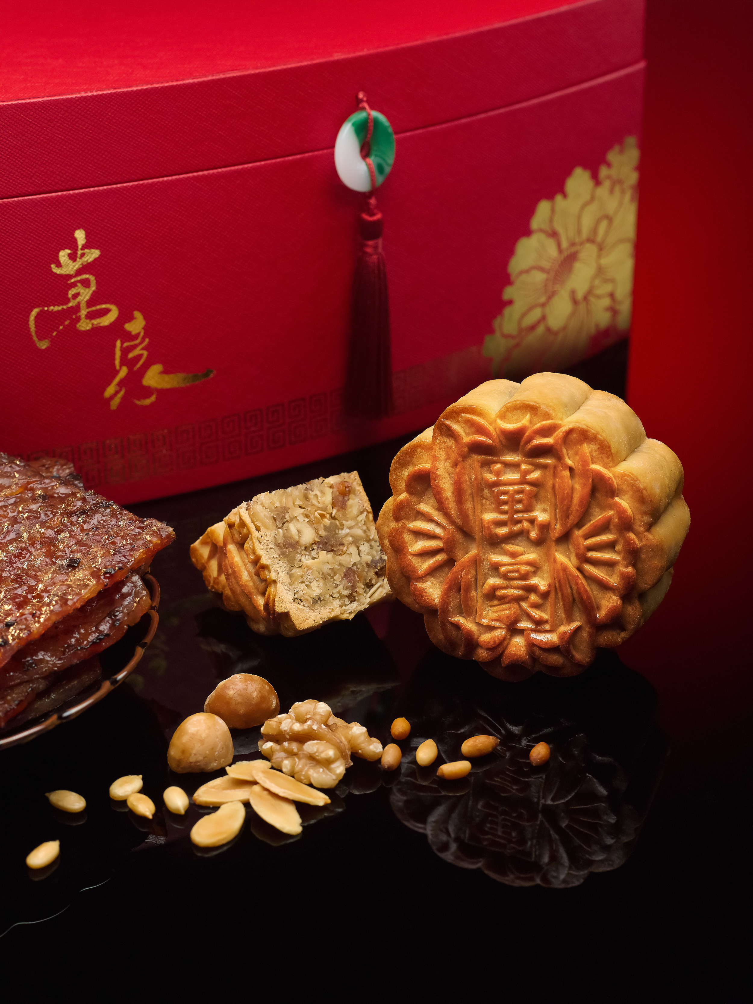 Jalapeno and Chicken Bak-Kwah with White Lotus Seed Paste Baked Mooncake (S$62 for box of four) | Photo Credit:&nbsp;Singapore Marriott Tang Plaza Hotel