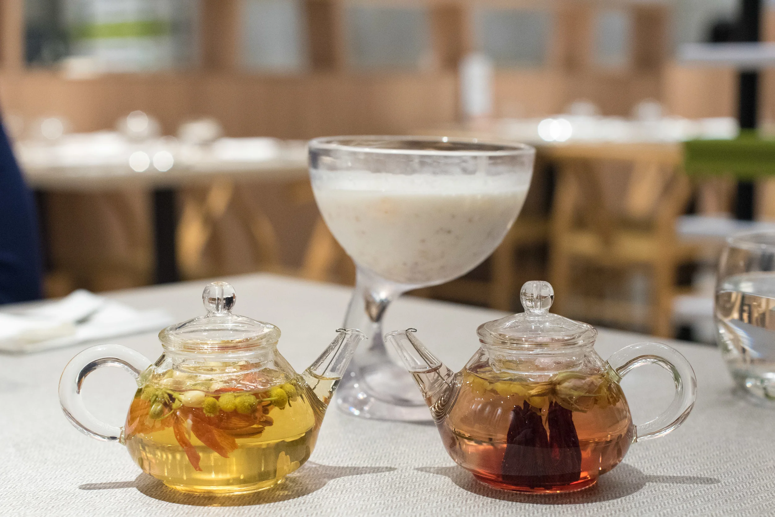 LEFT: Chamomile Tea (Hot) | Right: Roselle Tea (Hot) Elemen 元素