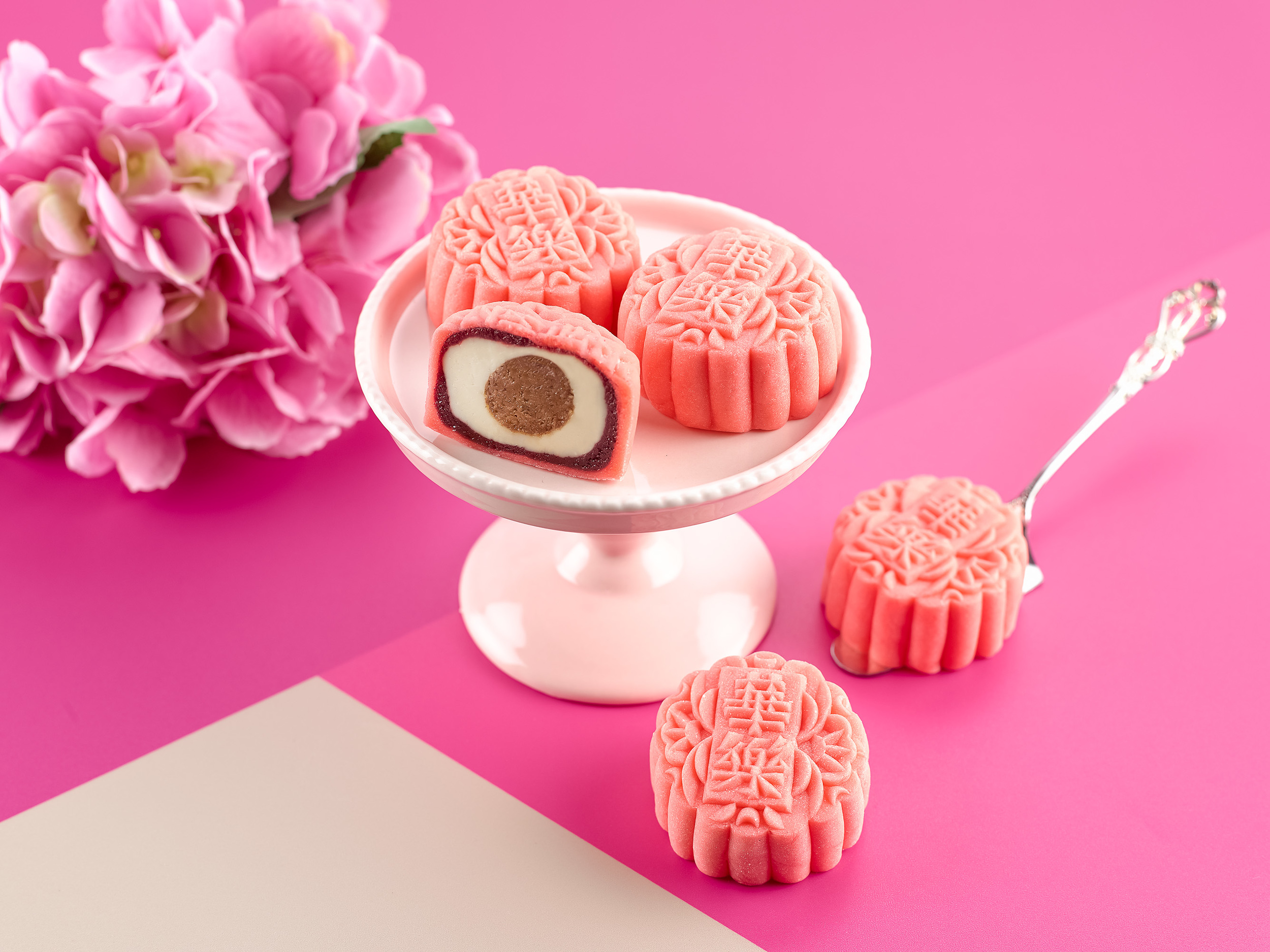 Mini Red Velvet Snowskin (S$62+ for a box of 8) | Photo Credit: Carlton Hotel Singapore