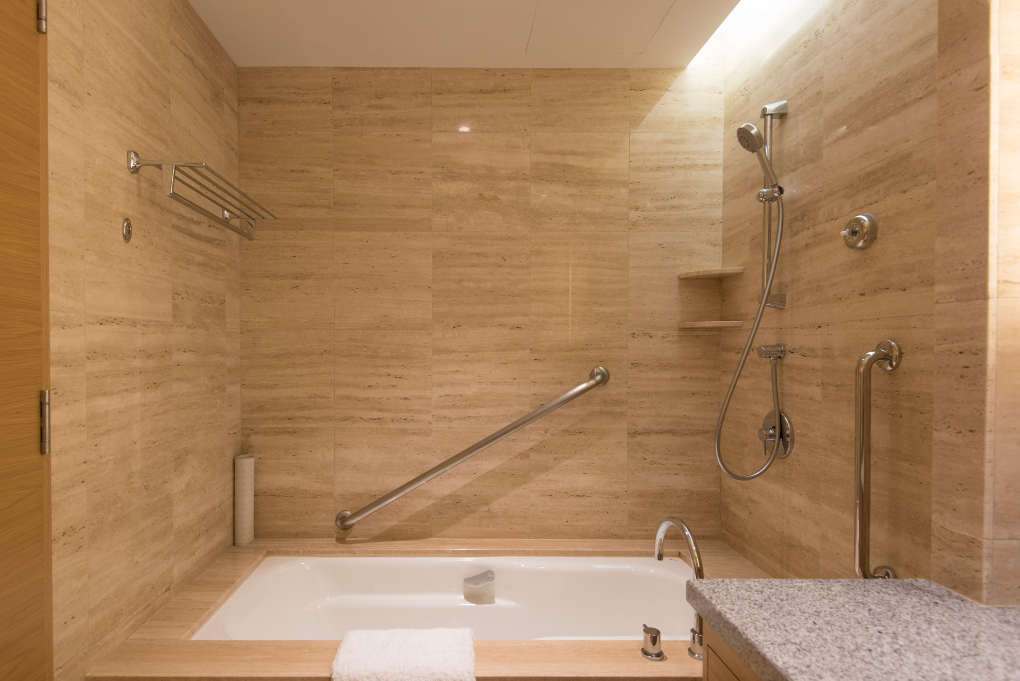 Deluxe Room Bathroom - Hotel Jen Orchardgateway Singapore