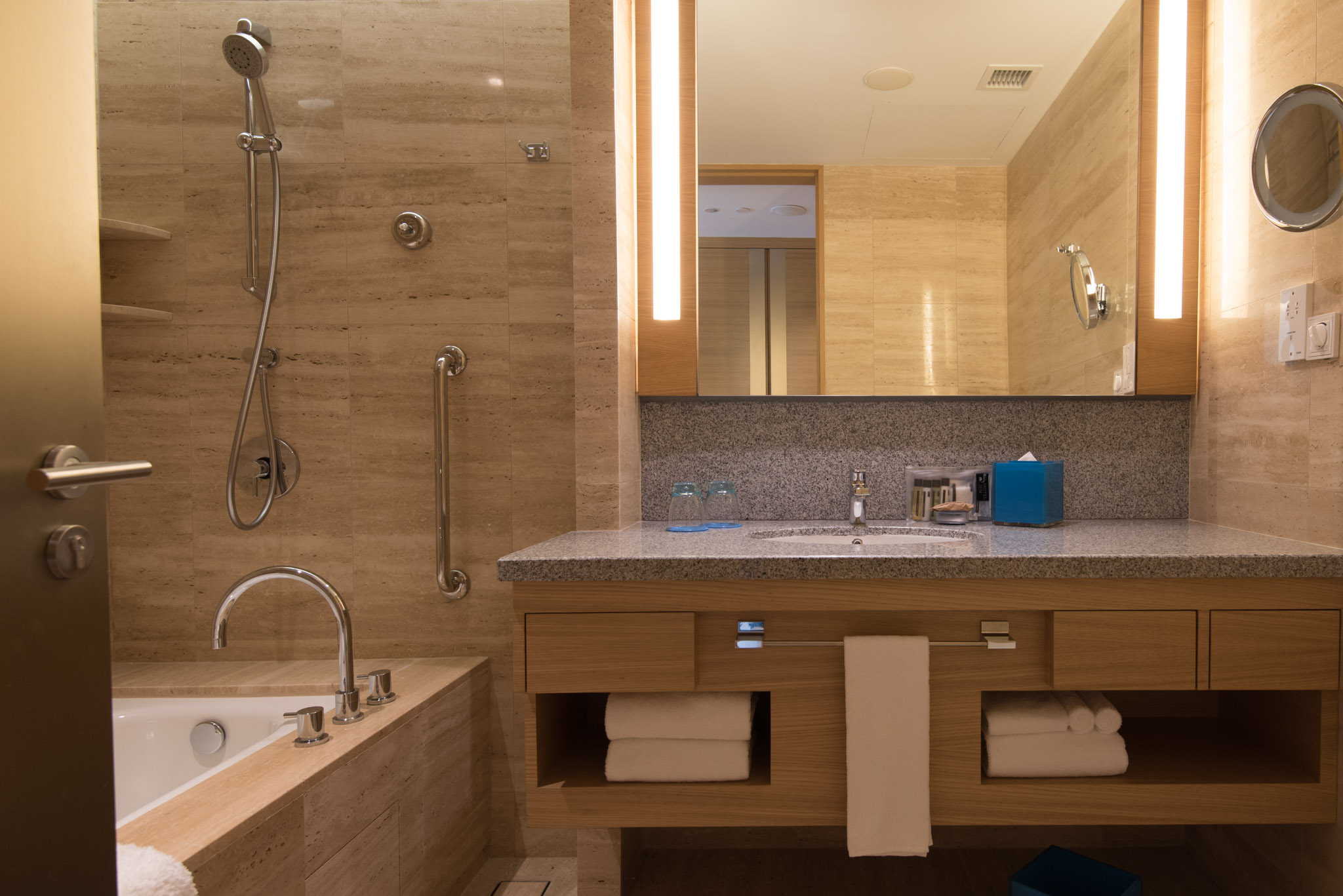Deluxe Room Bathroom - Hotel Jen Orchardgateway Singapore
