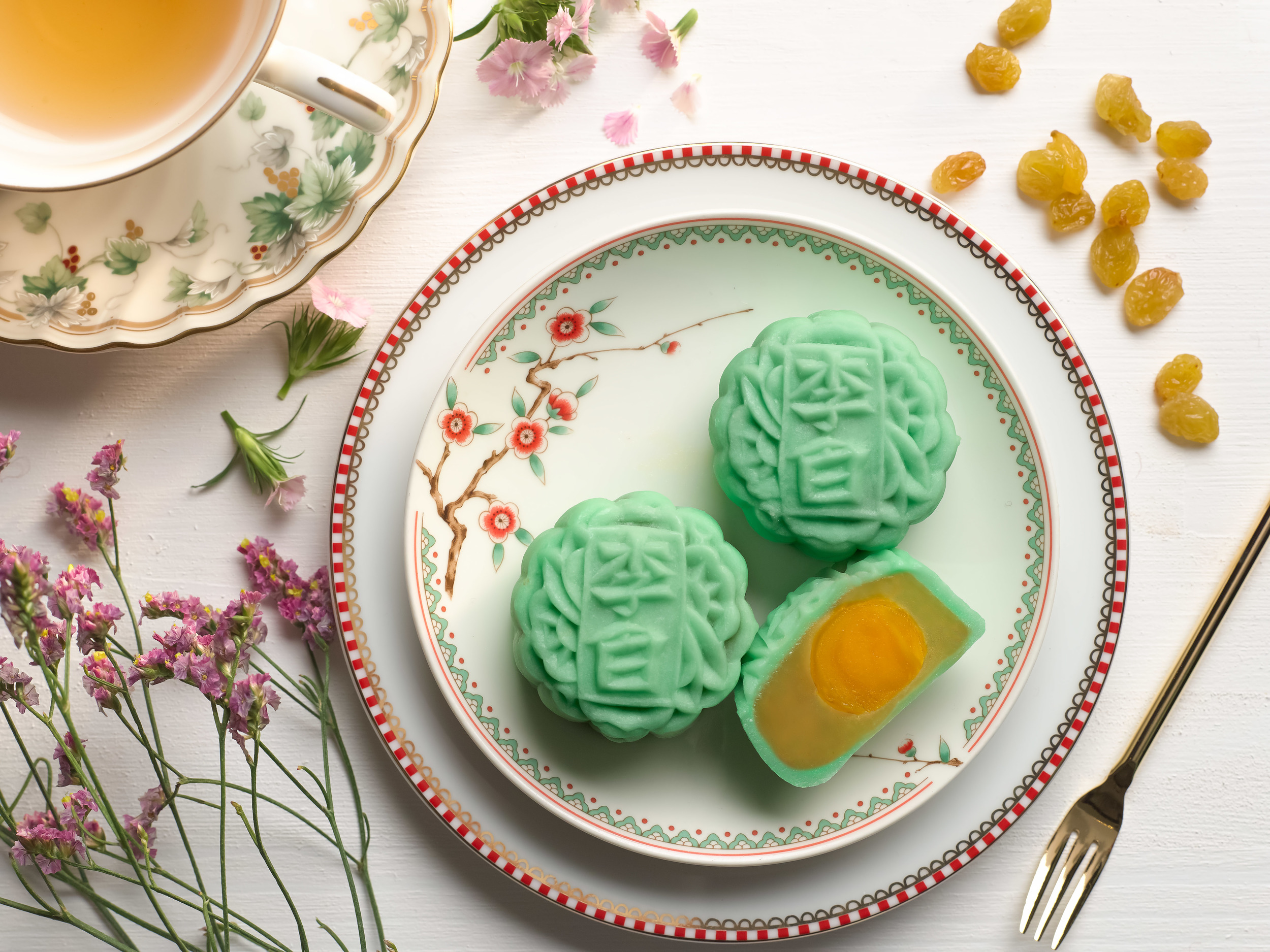 Mini Green Tea White Lotus Seed Paste with Yuzu Truffle (S$56 Nett for a Box of 8) | Photo Credit: Sheraton Towers Singapore