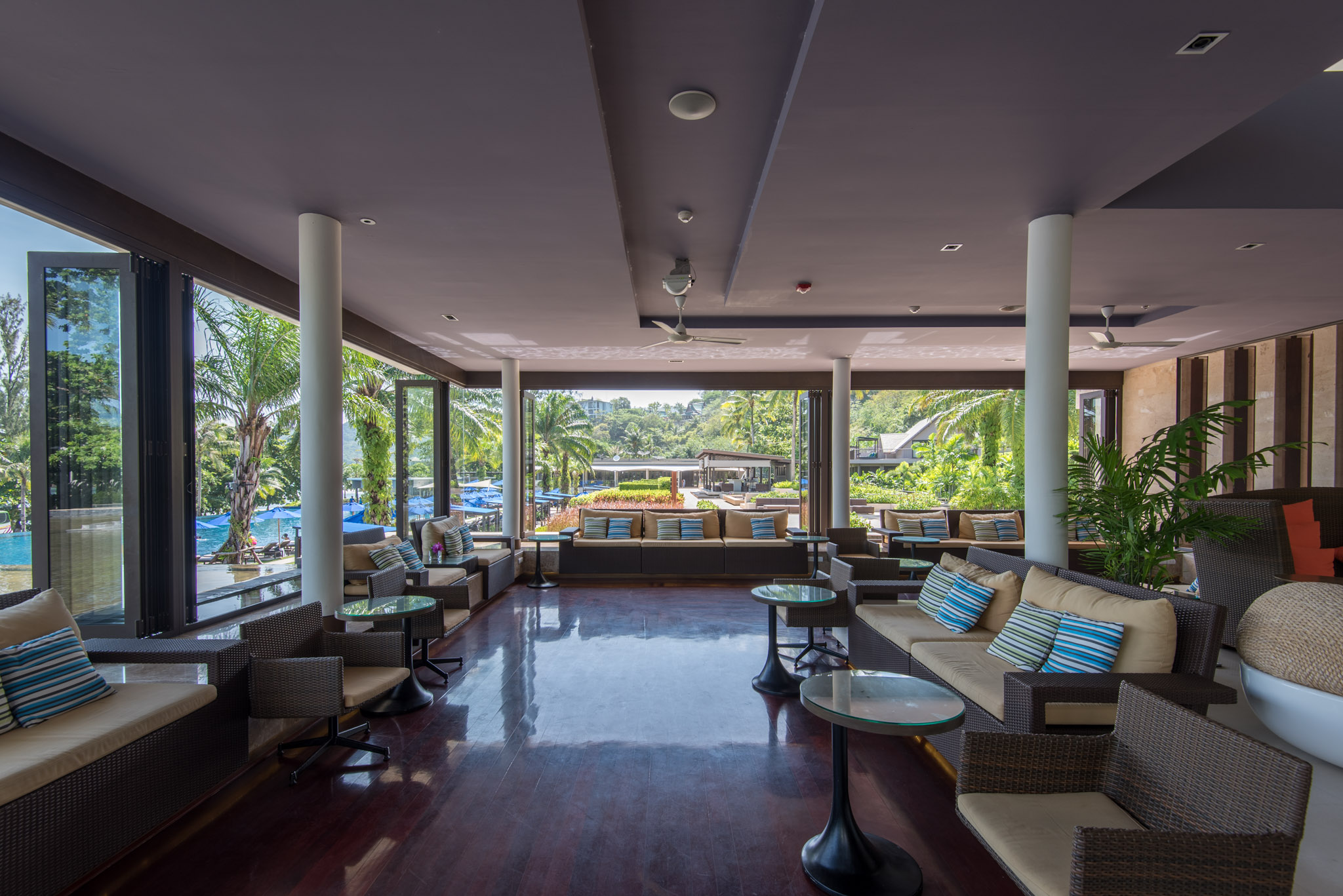 Main Lobby The Pool Bar - Hyatt Regency Phuket Resort