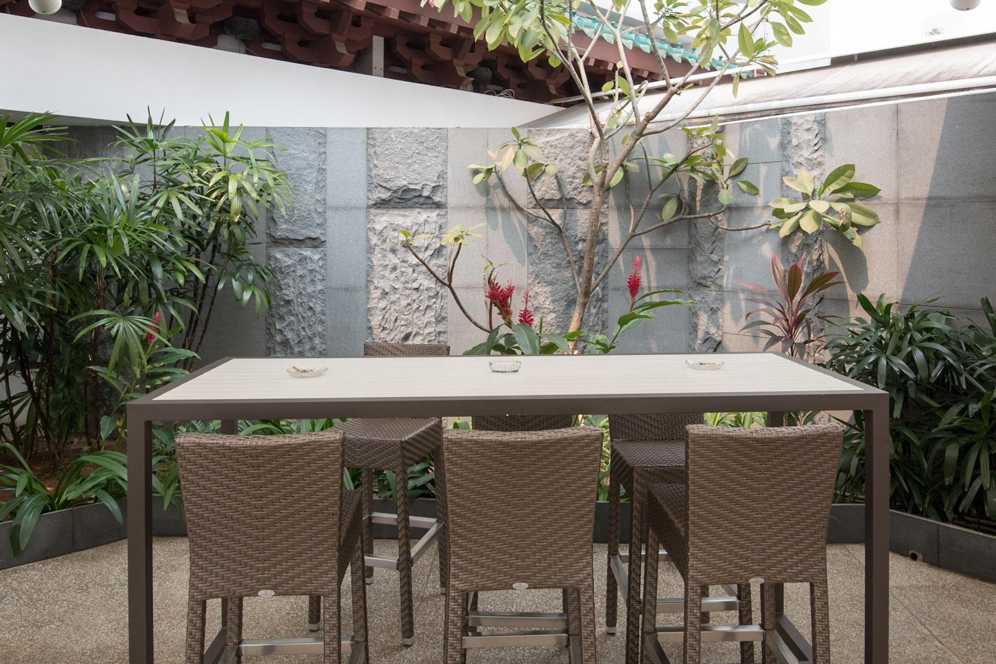 Al Fresco SeatingPool Grill - Singapore Marriott Tang Plaza Hotel