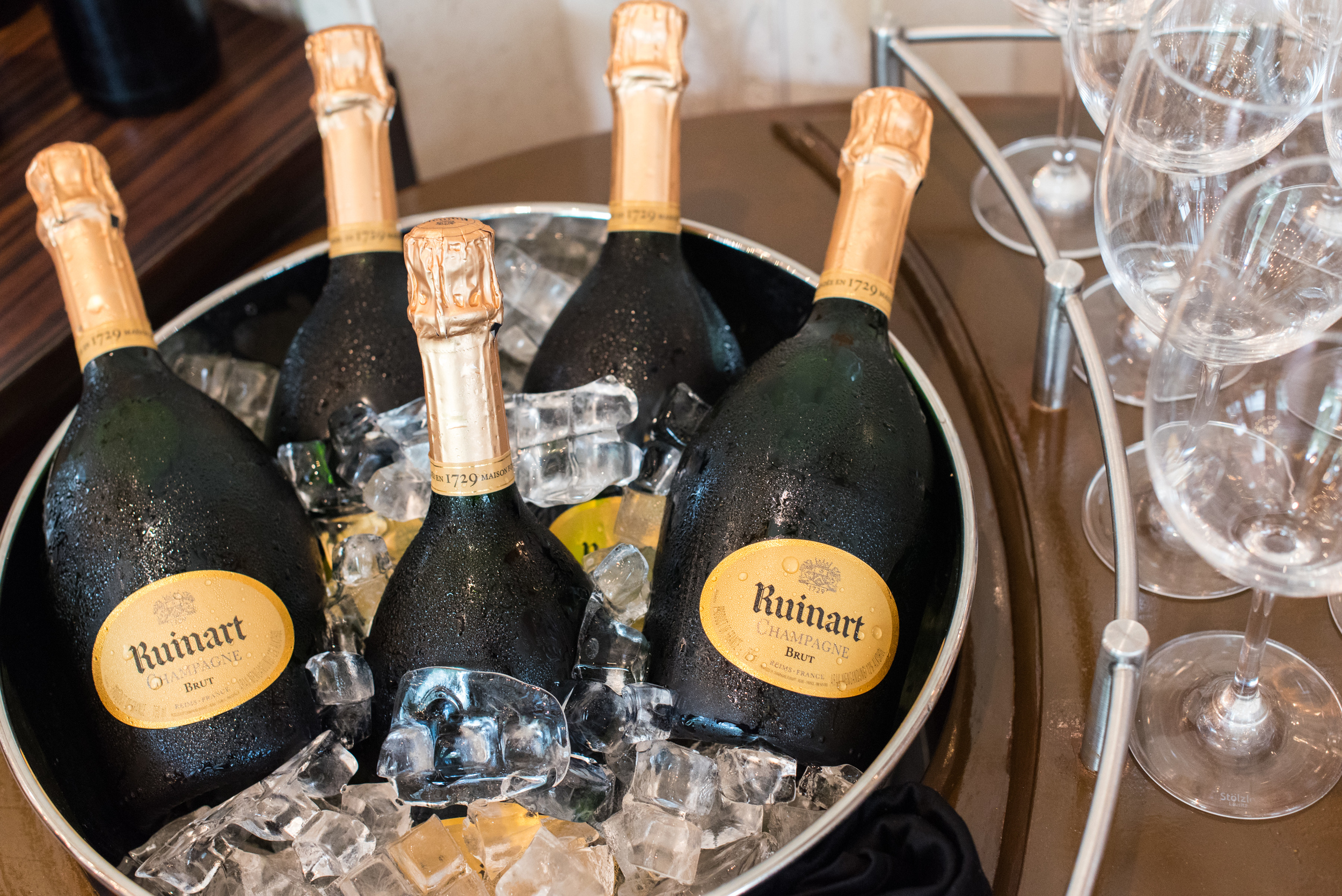 &nbsp;“R” de Ruinart Brut NVBrasserie Les Saveurs - The St. Regis Singapore
