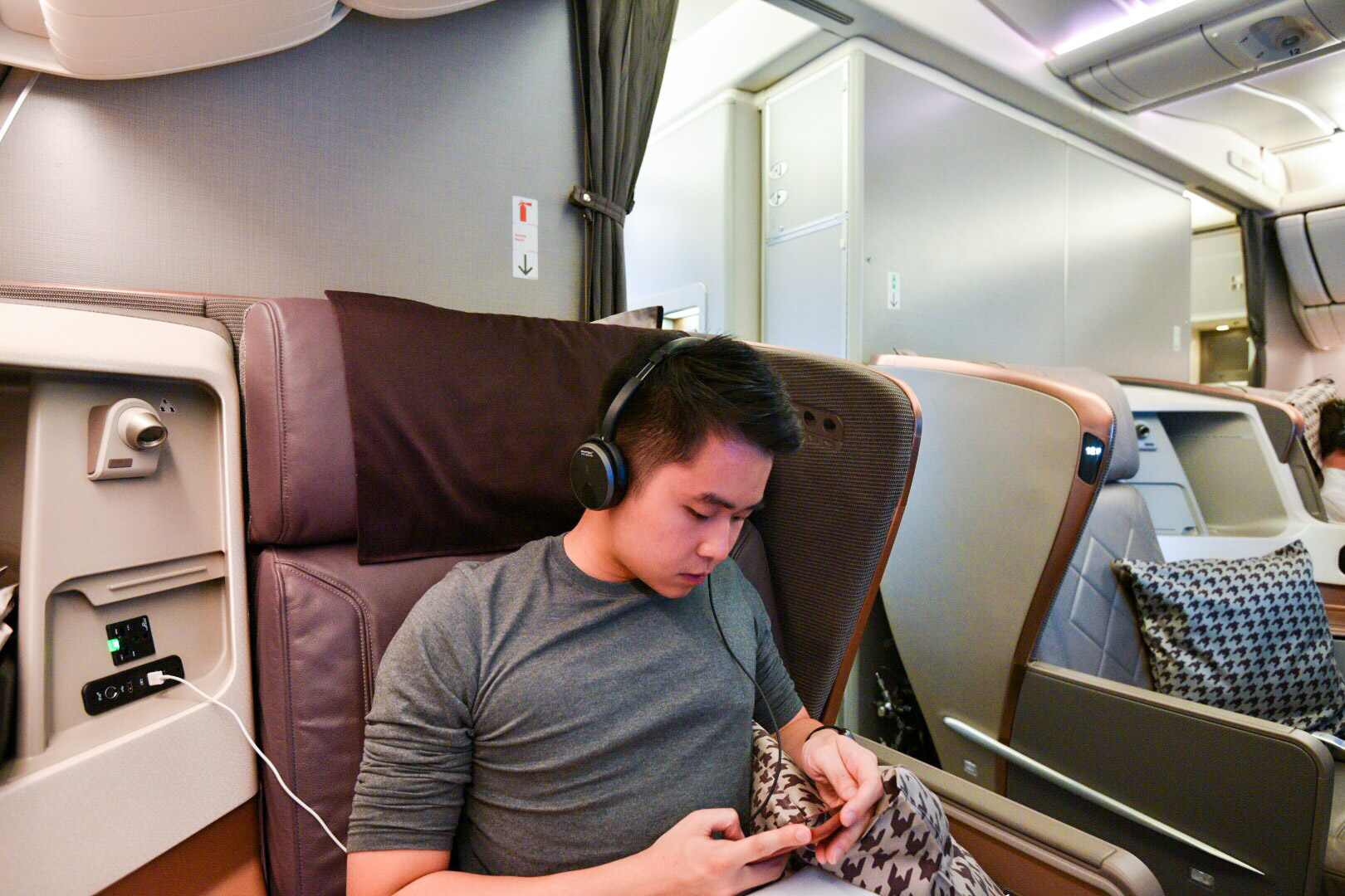 Boeing 777-300ER (Three Class)Business Class -&nbsp;Singapore Airlines
