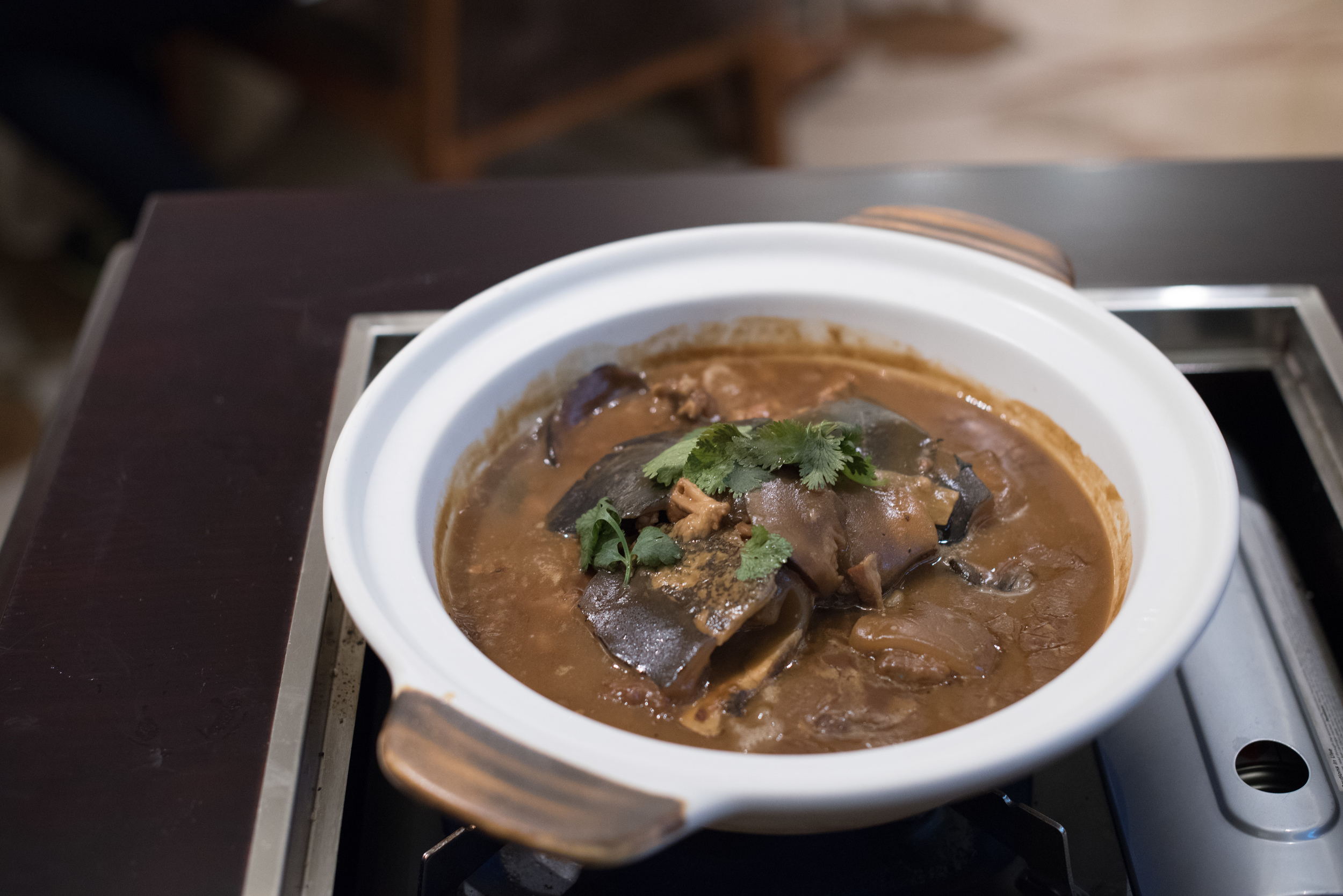Braised Palea Turtle with Pork, Garlic and Mushrooms in Casserole -&nbsp;Winter Solstice (2015)Man Fu Yuan - InterContinental Singapore