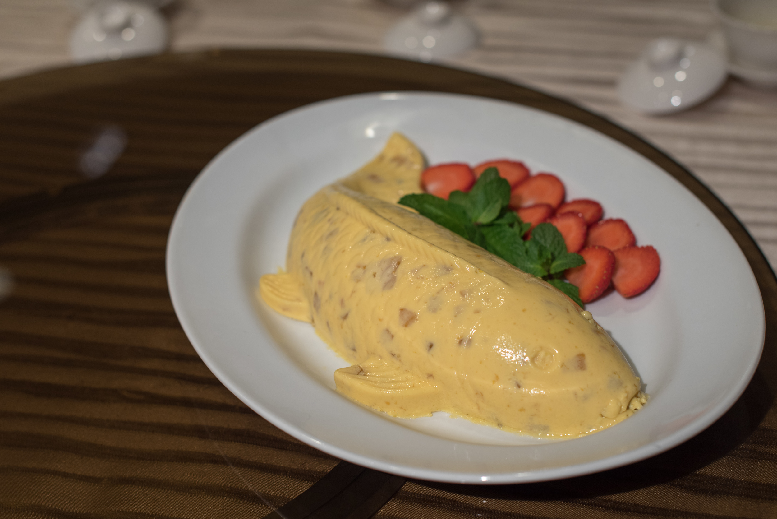 Koi Fish Fresh Mango PuddingWan Hao - Singapore Marriott Tang Plaza Hotel