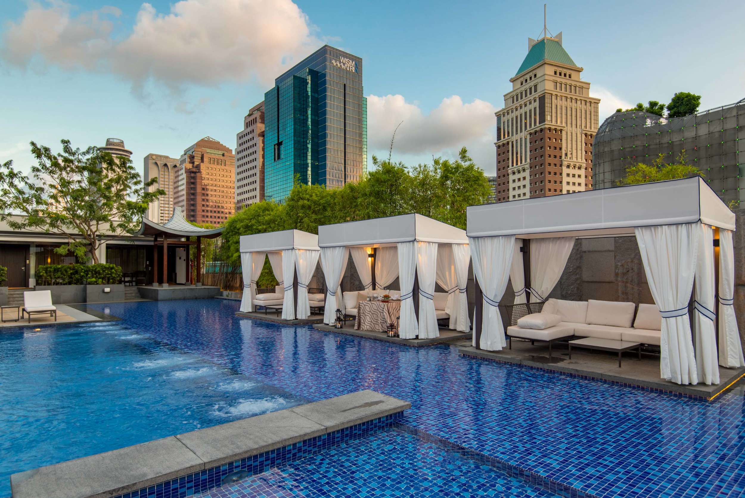 Private Dining by the PoolPool Grill - Singapore Marriott Tang Plaza