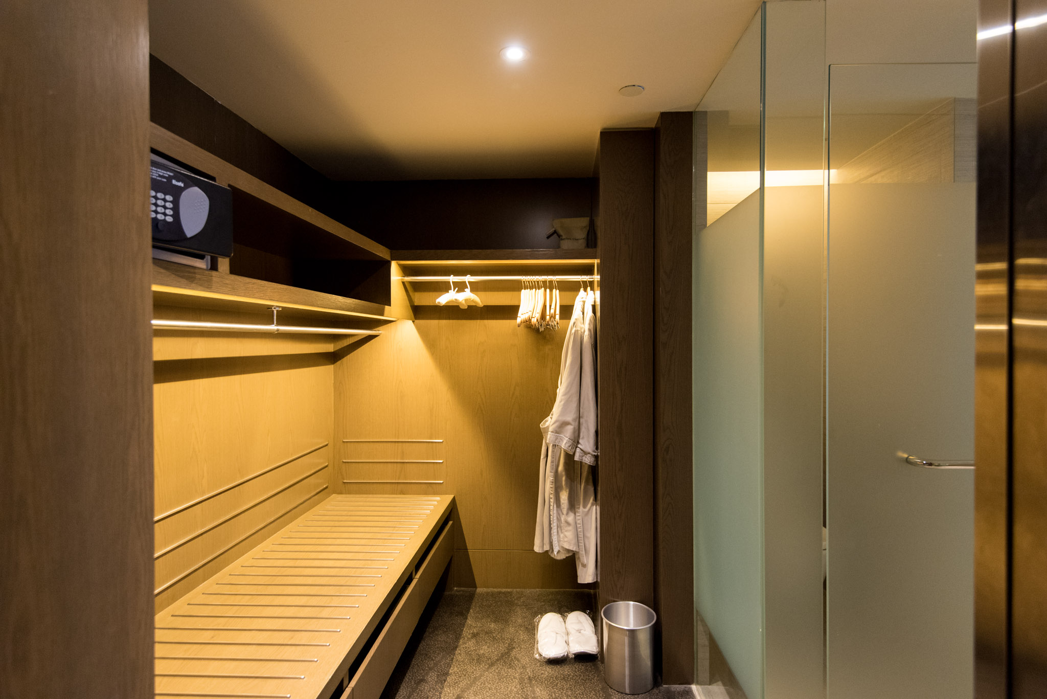 Walk-in WardrobePacific Harbour Studio - Pan Pacific Singapore