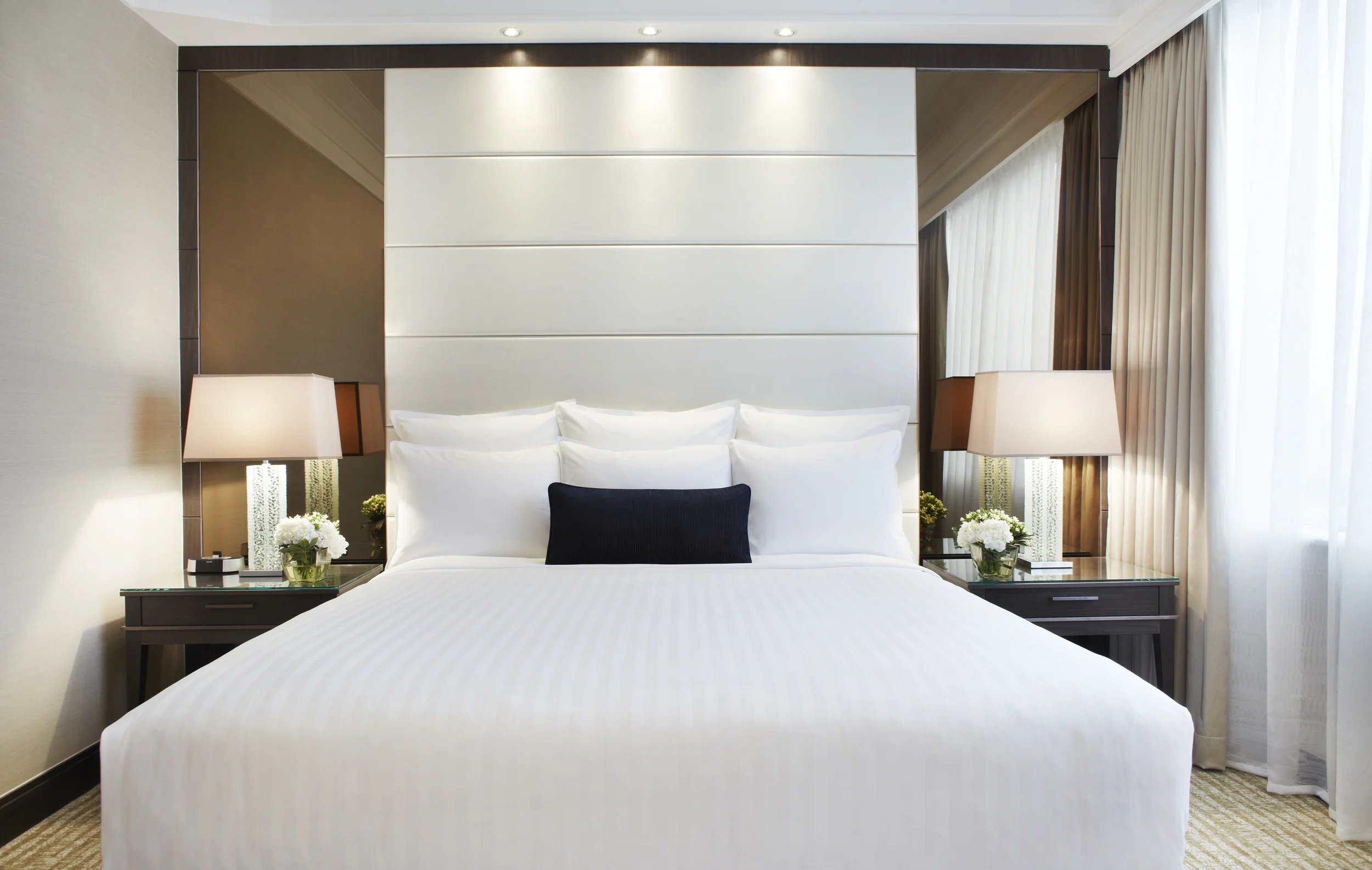 Deluxe Room | Photo Credit: Singapore Marriott Tang Plaza Hotel 
