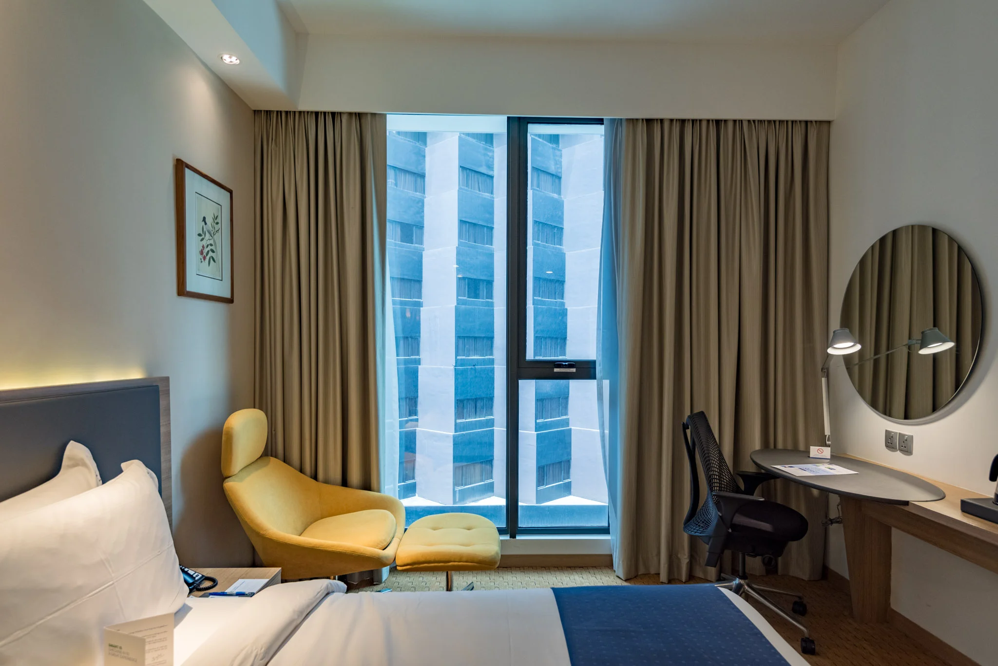 Hotel Review: Holiday Inn Express Singapore Orchard Road (Standard Room)