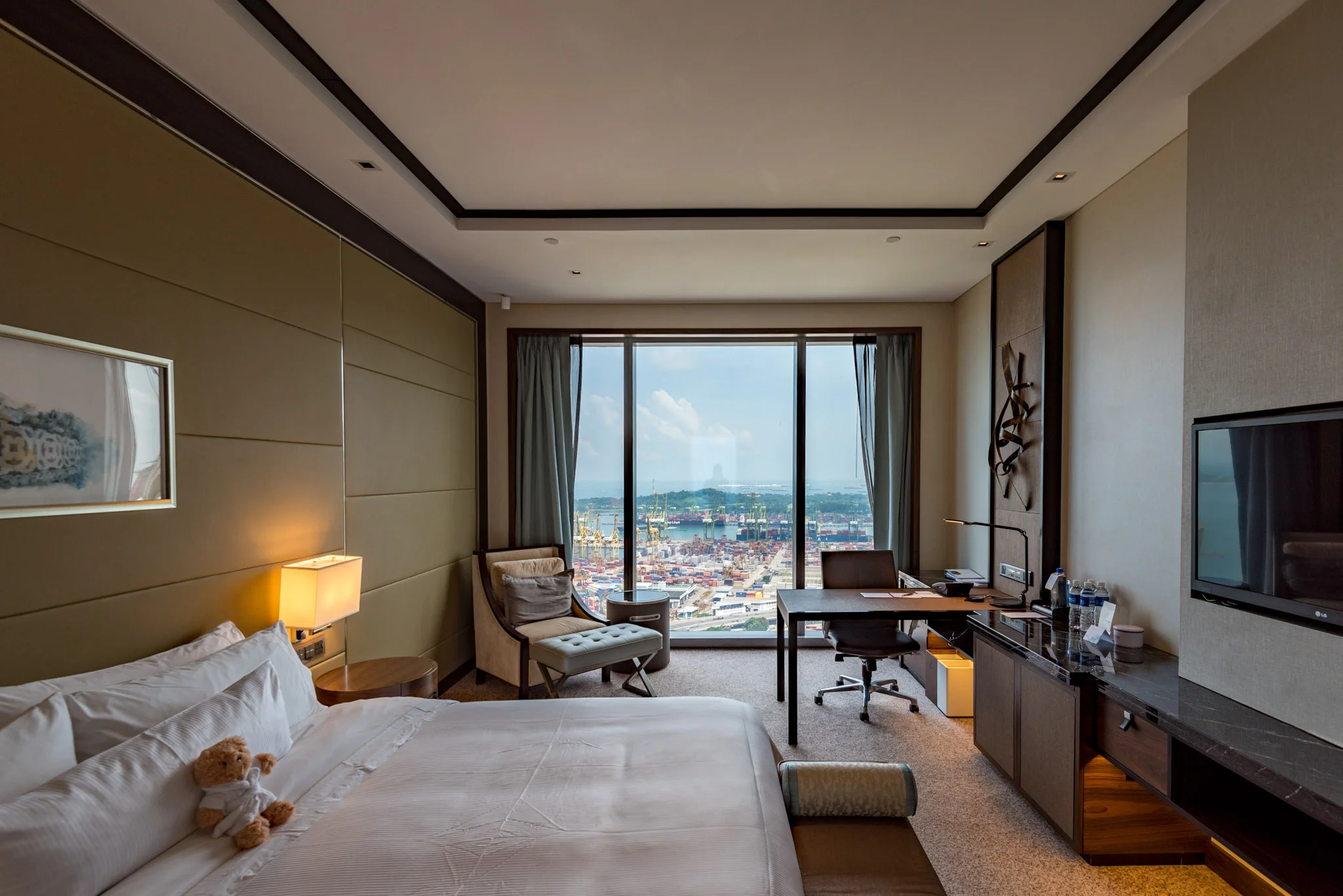 Hotel Review: The Westin Singapore (Premier Room) - Affordable CBD Hotel with a View!