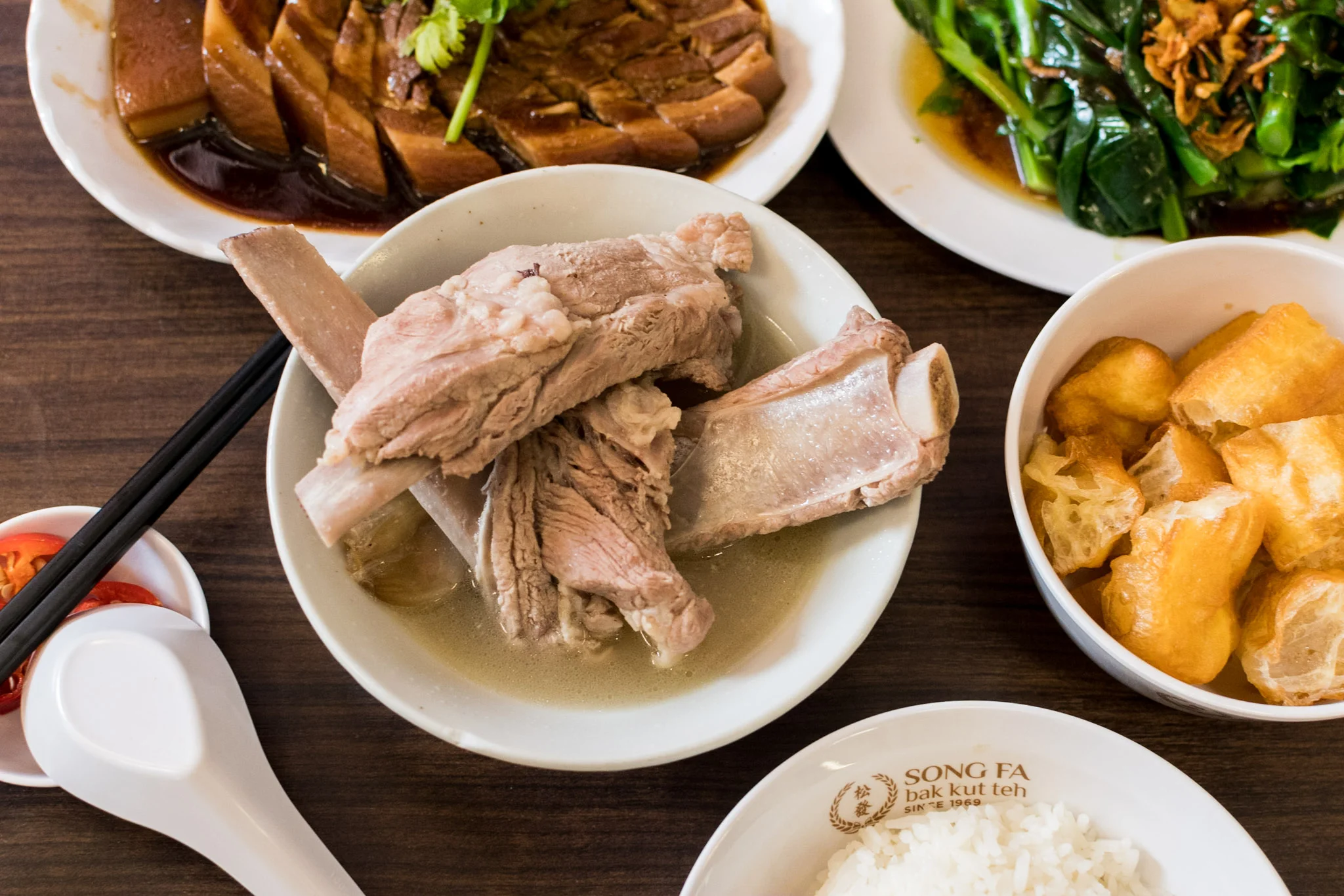 Song Fa Bak Kut Teh - Shot on Nikon D500 Bib Gourmand (Michelin Guide Singapore 2016) ISO 1600 | f / 4 | 1/160 sec