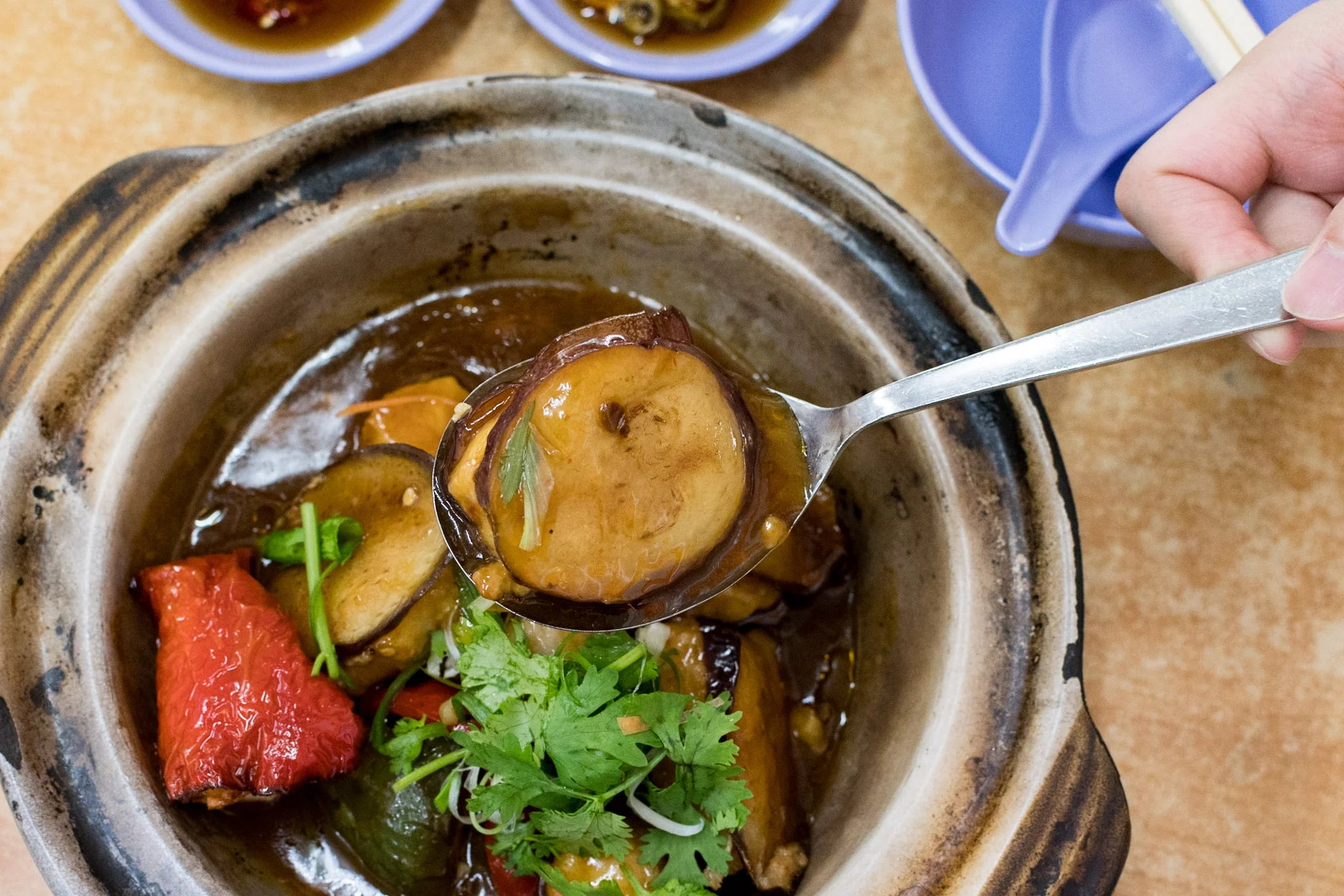 Kok Sen Restaurant - Shot on Nikon D500 Bib Gourmand (Michelin Guide Singapore 2016) ISO 2200 | f / 4 | 1/125 sec