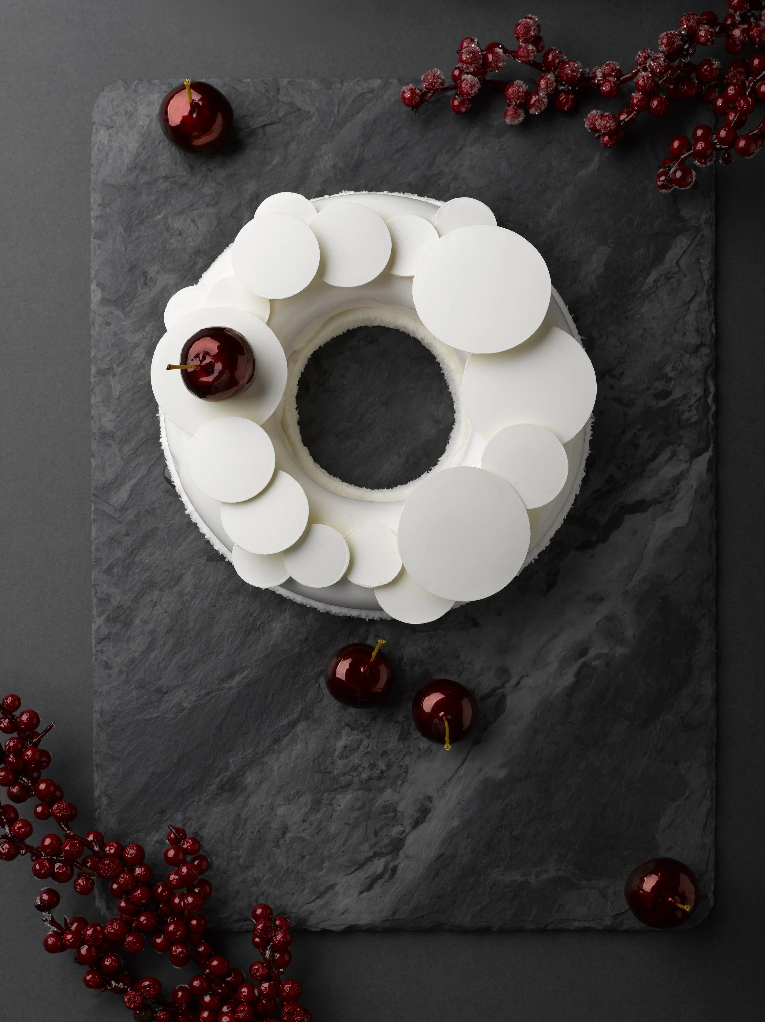 White Forest Christmas Wreath | Photo Credit: Mandarin Oriental, Singapore