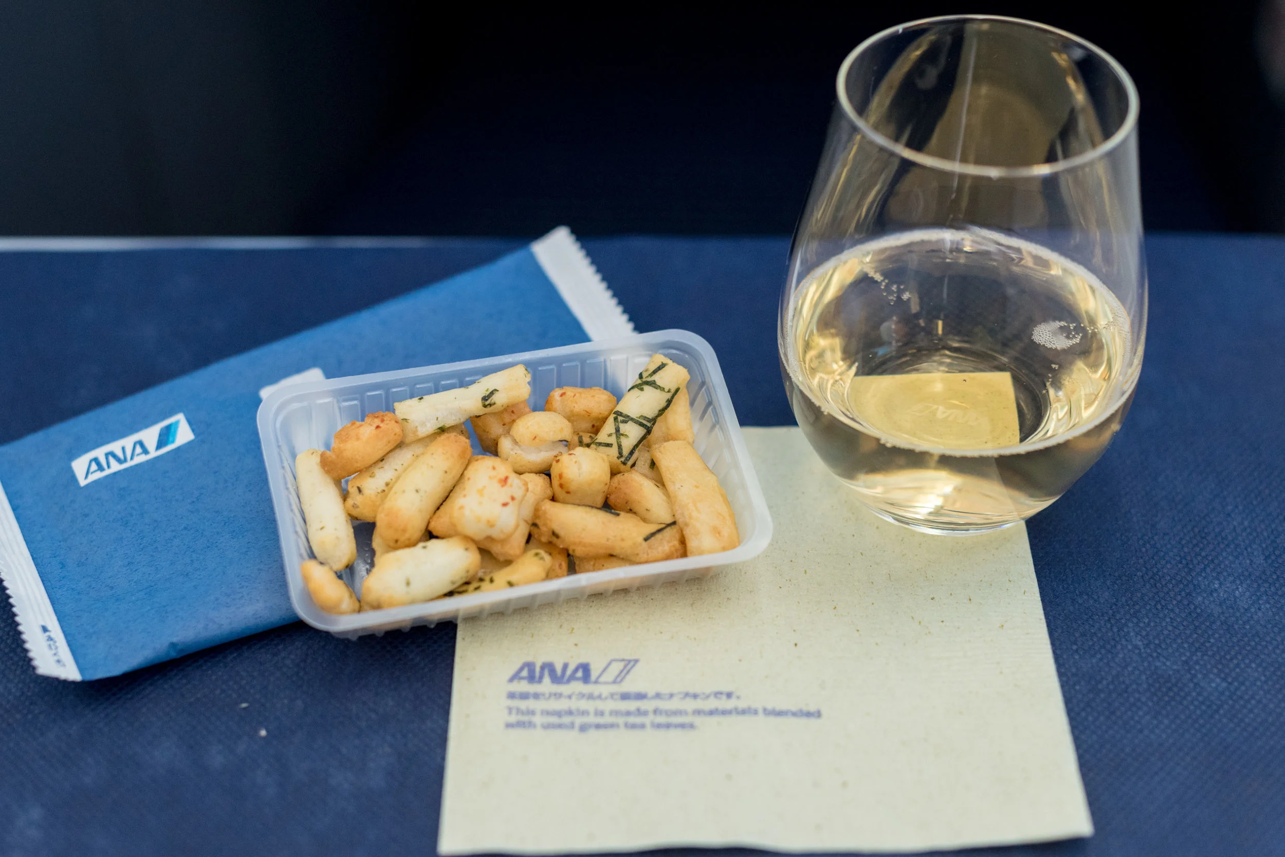 Rice Crackers and Champagne Canard Duchêne Cuvée Léonie Brut ANA Business Class 787-900 - NH859 (HND-HKG)