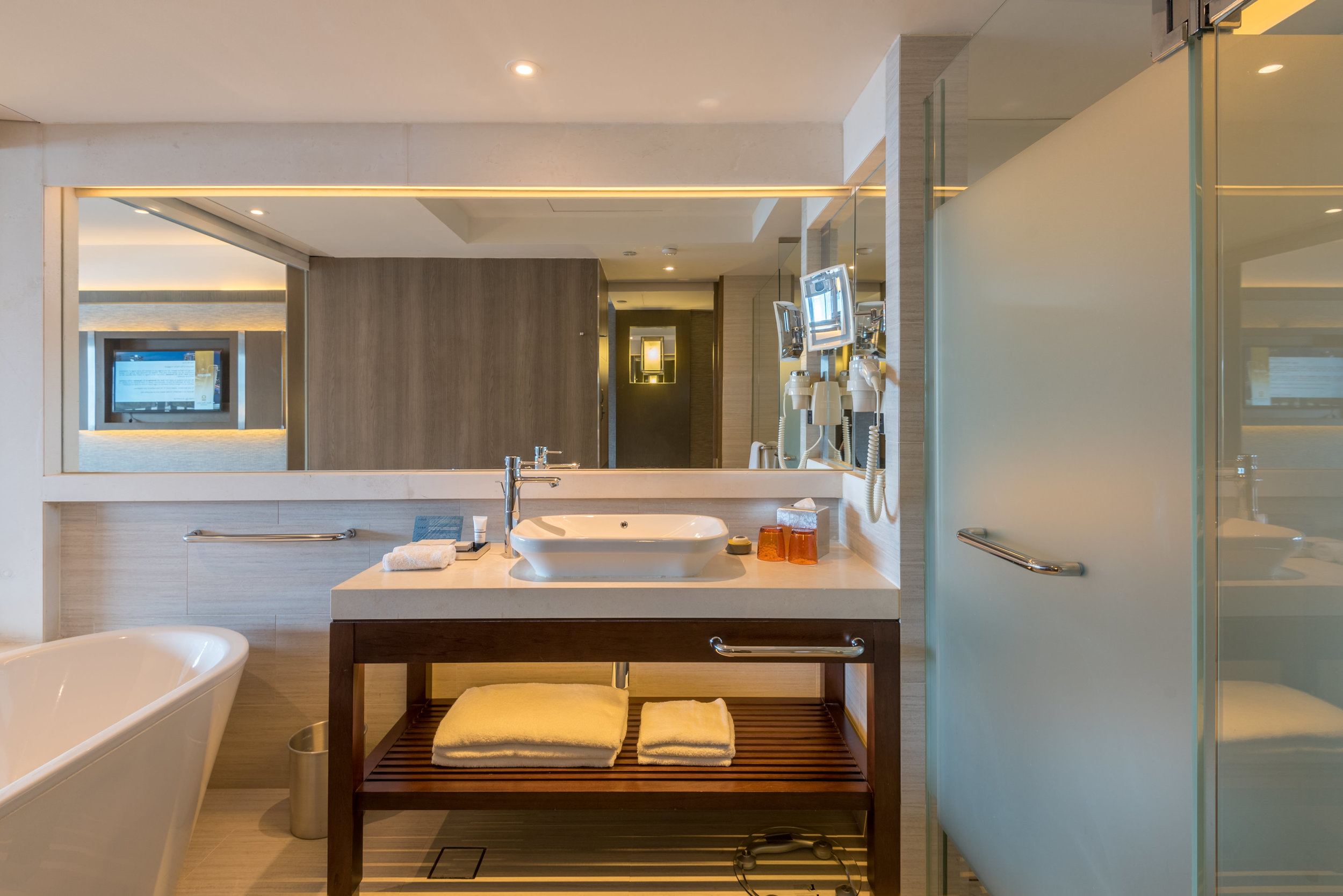 Bathroom Harbour Studio - Pan Pacific Singapore