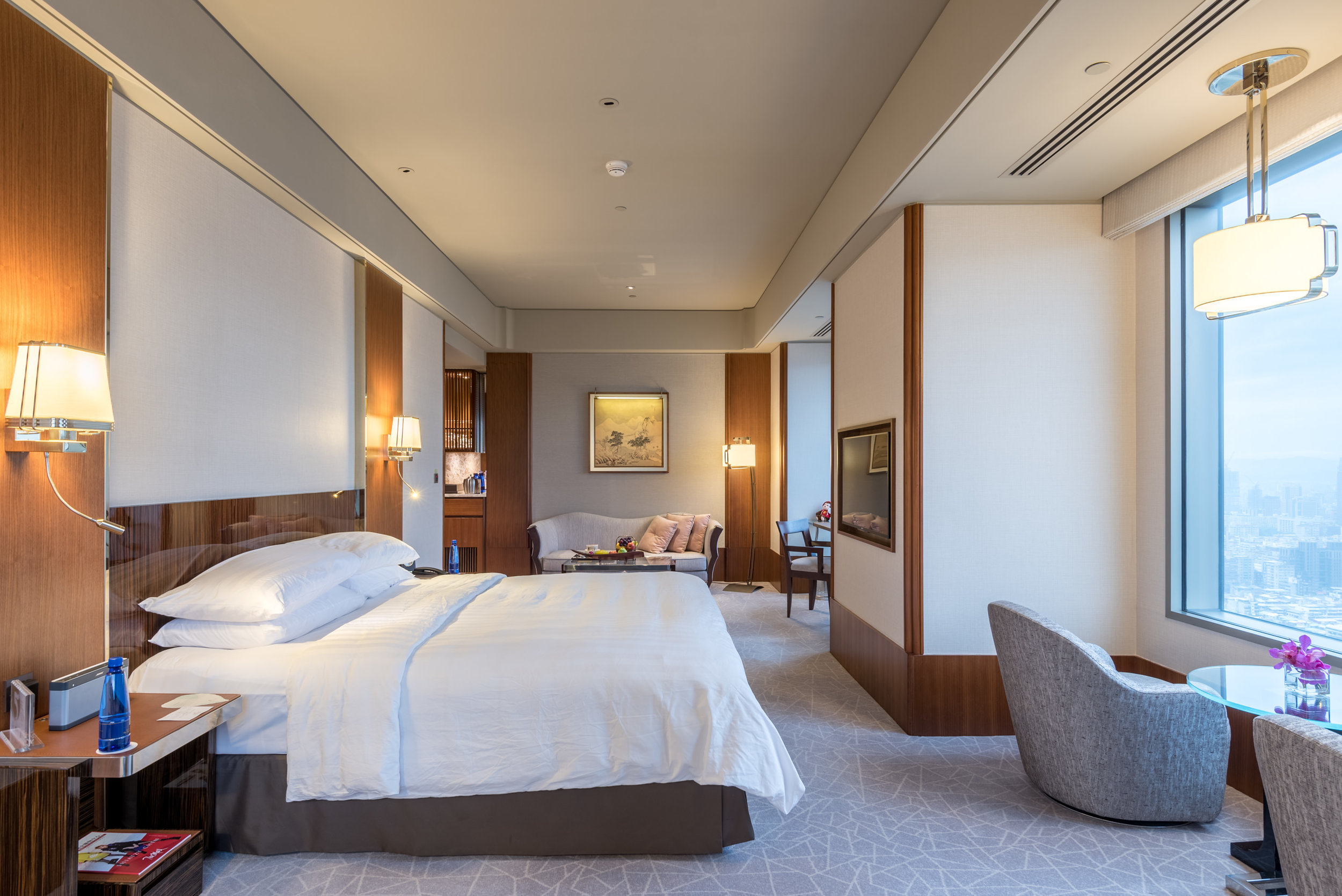 Bedroom Horizon Club Premier Room - Shangri-La's Far Eastern Plaza Hotel, Taipei