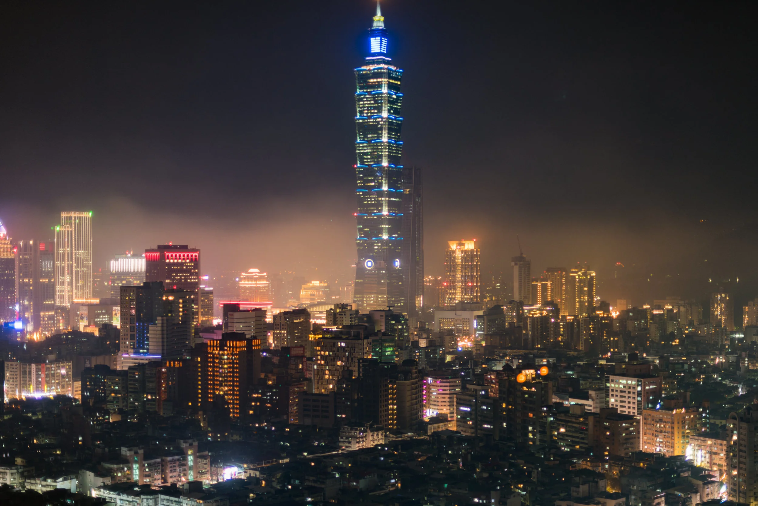 View of Taipei 101 at Night Horizon Club Premier Room - Shangri-La's Far Eastern Plaza Hotel, Taipei