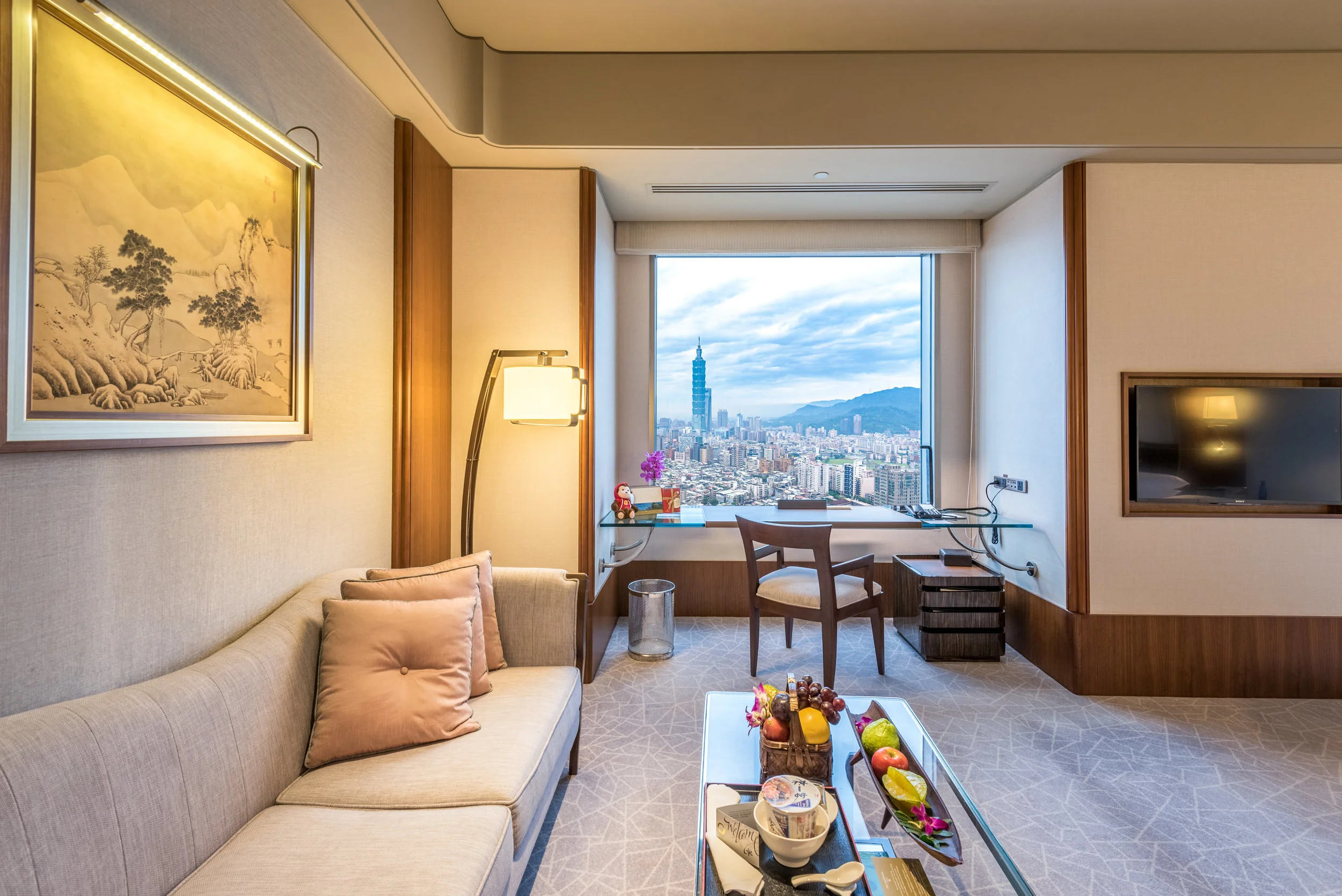 Hotel Review: Shangri-La's Far Eastern Plaza Hotel, Taipei (Horizon Club Premier Room)