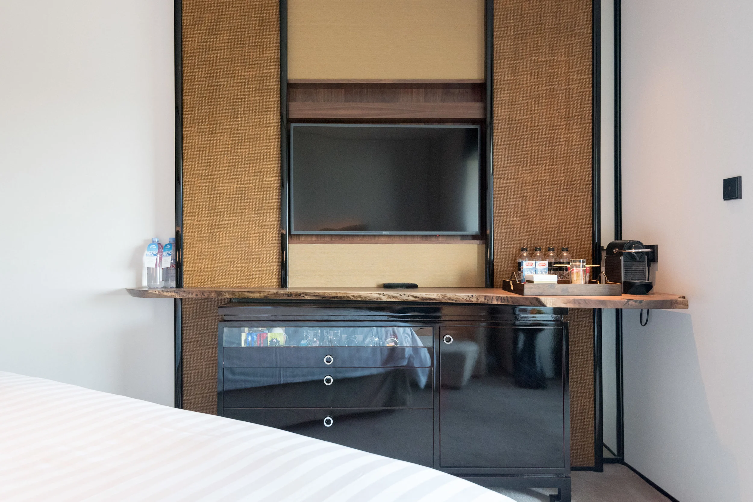Large Flat Screen TV Tower Wing Horizon Club Deluxe Room - Shangri-La Hotel, Singapore