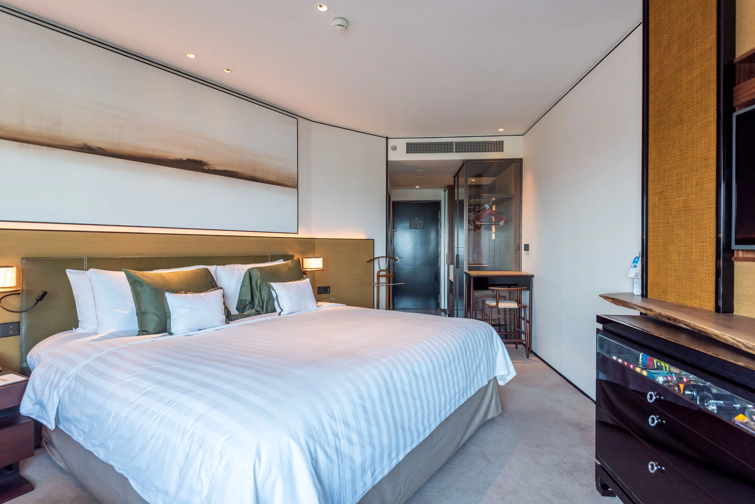 Hotel Review: Shangri-La Hotel, Singapore (Tower Wing Horizon Club Deluxe Room)