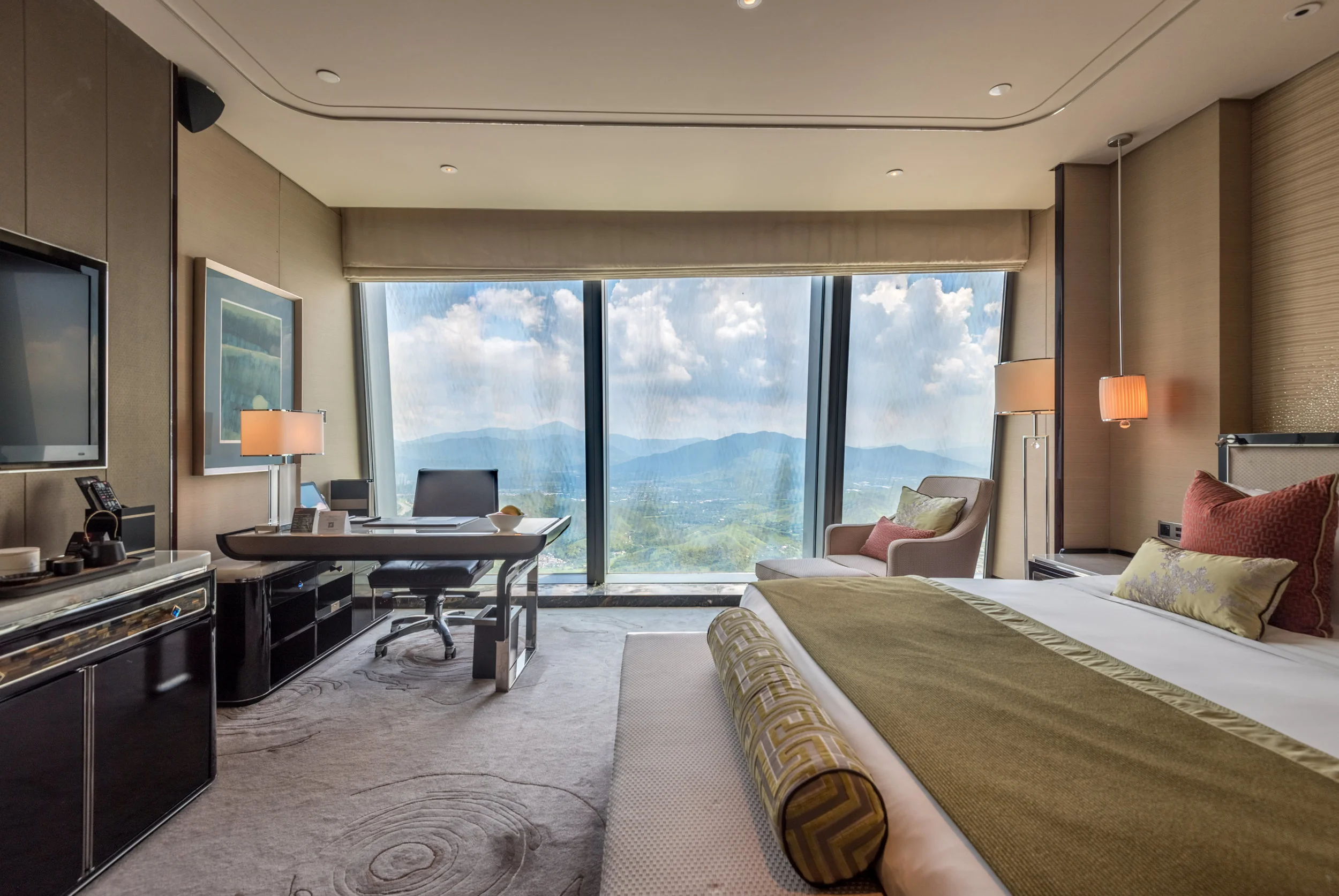 Hotel Review: The St. Regis Shenzhen (Deluxe Room) - Highest Hotel in Shenzhen