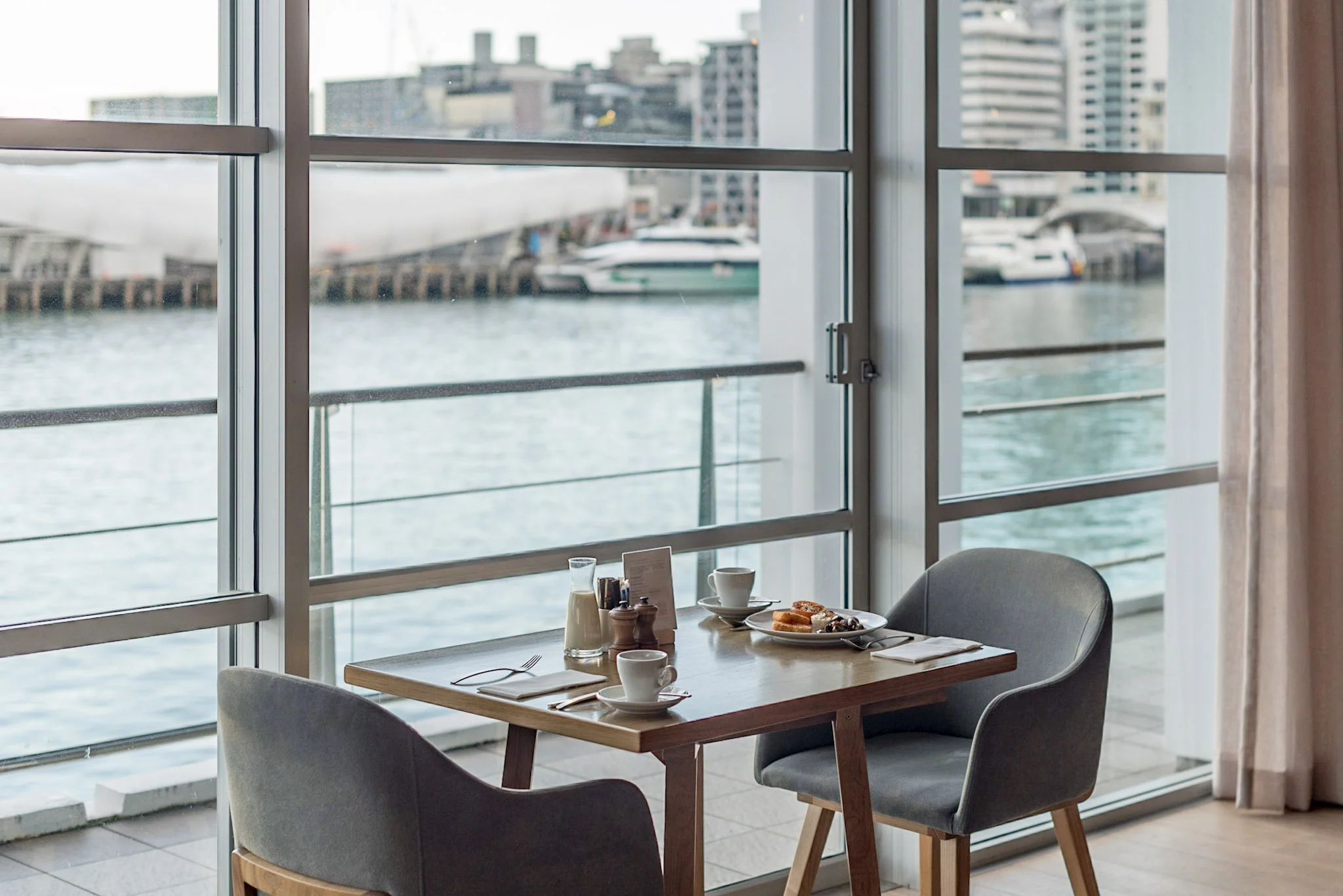 Hotel Review: Hilton Auckland (Deluxe Harbour View Room) - Fantastic View of the Harbour and CBD!