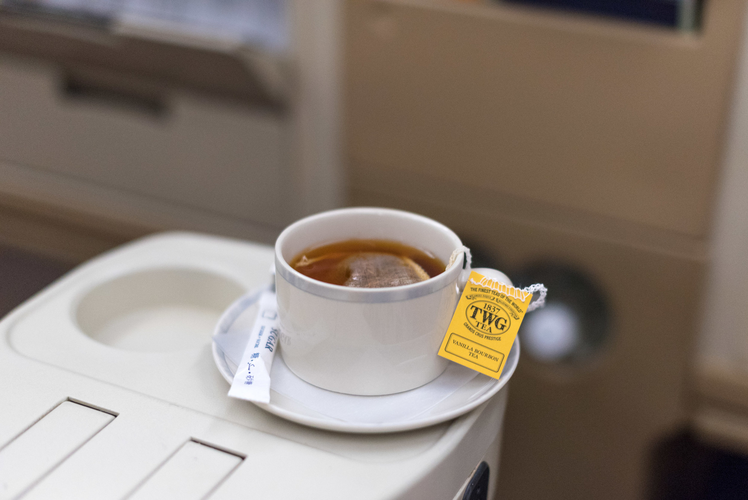 Vanilla Bourbon Tea Singapore Airlines Business Class SQ947 A330-300 - DPS to SIN