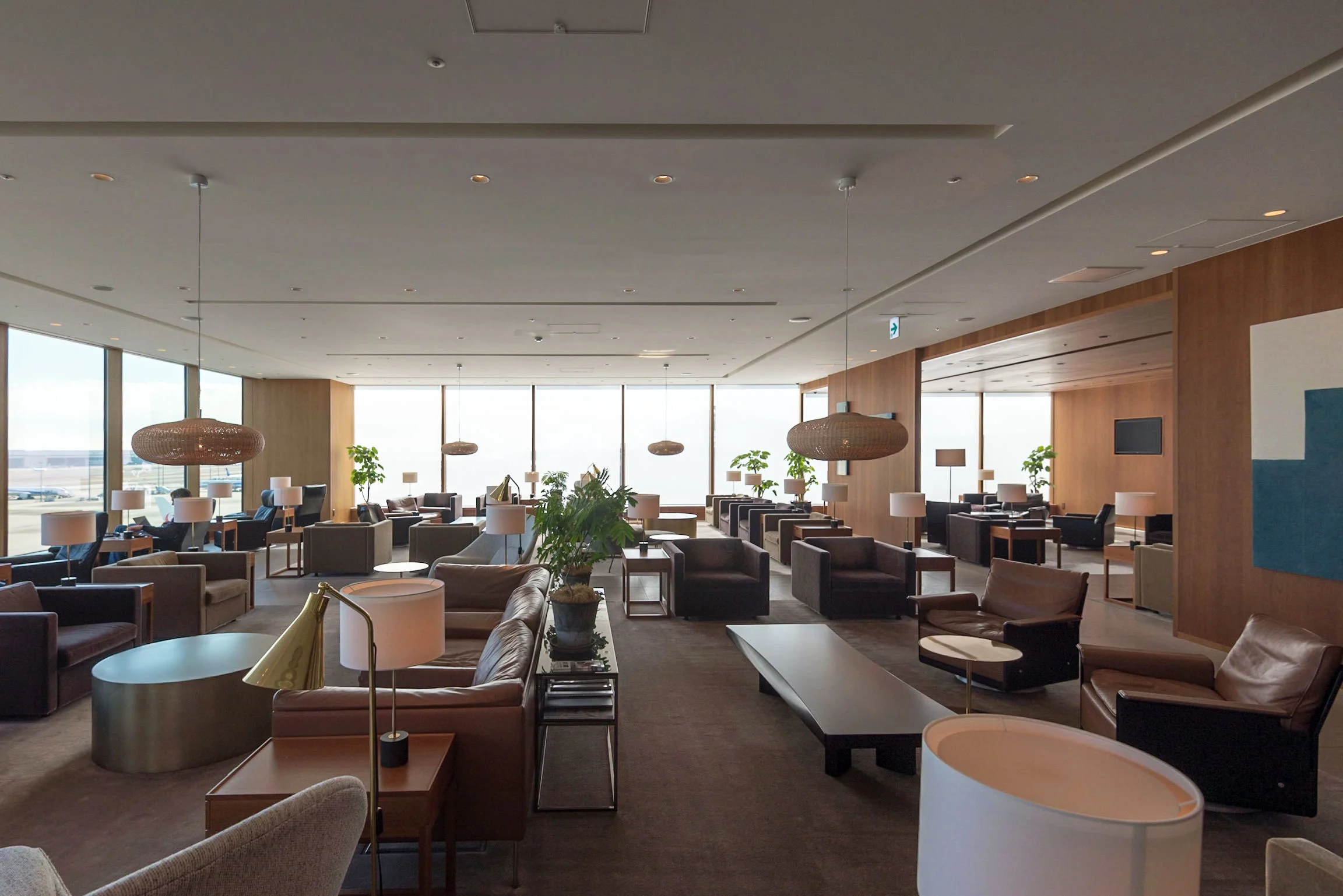 Main Area Cathay Pacific Lounge - Haneda Airport (HND)