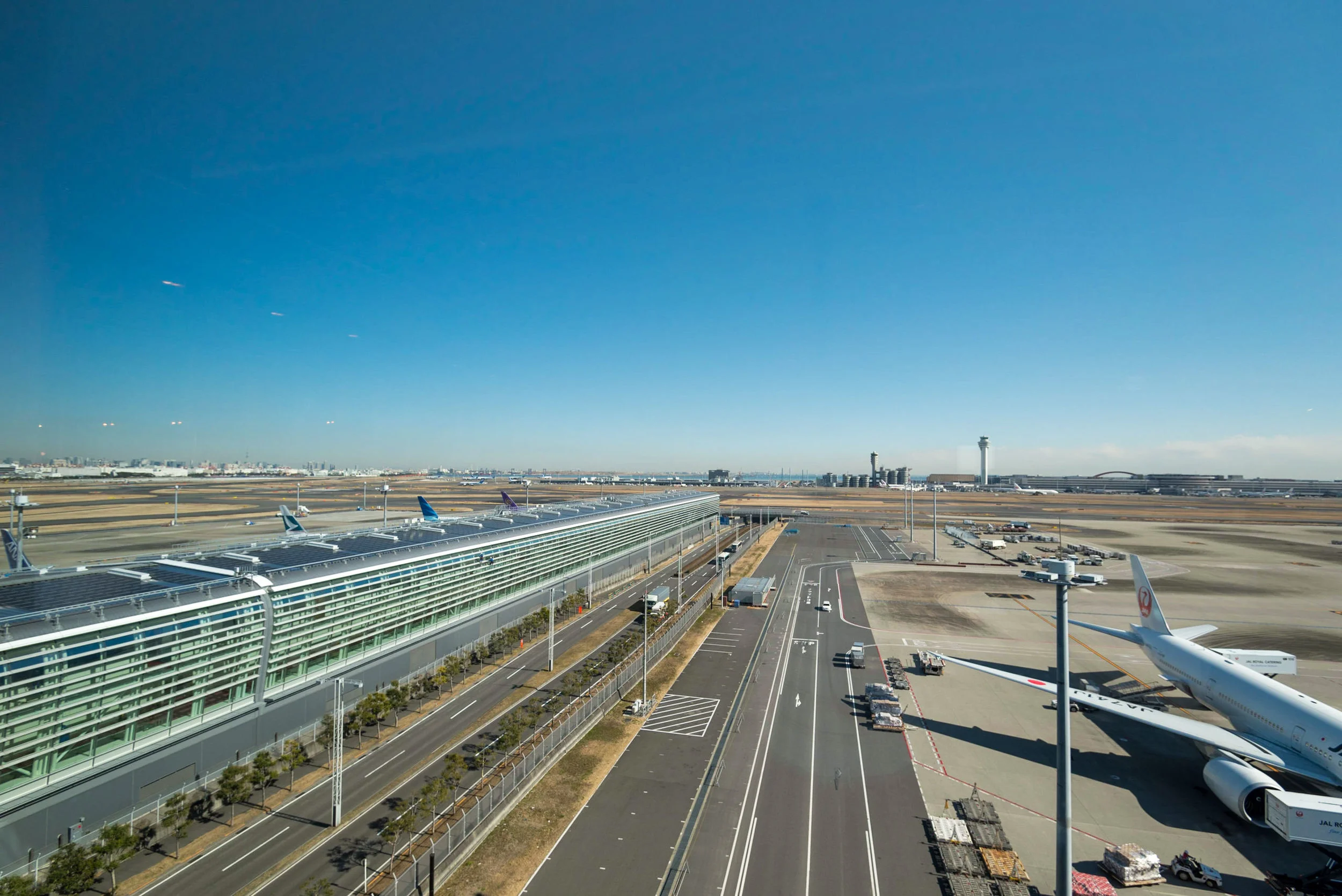 View from the Lounge Cathay Pacific Lounge - Haneda Airport (HND)