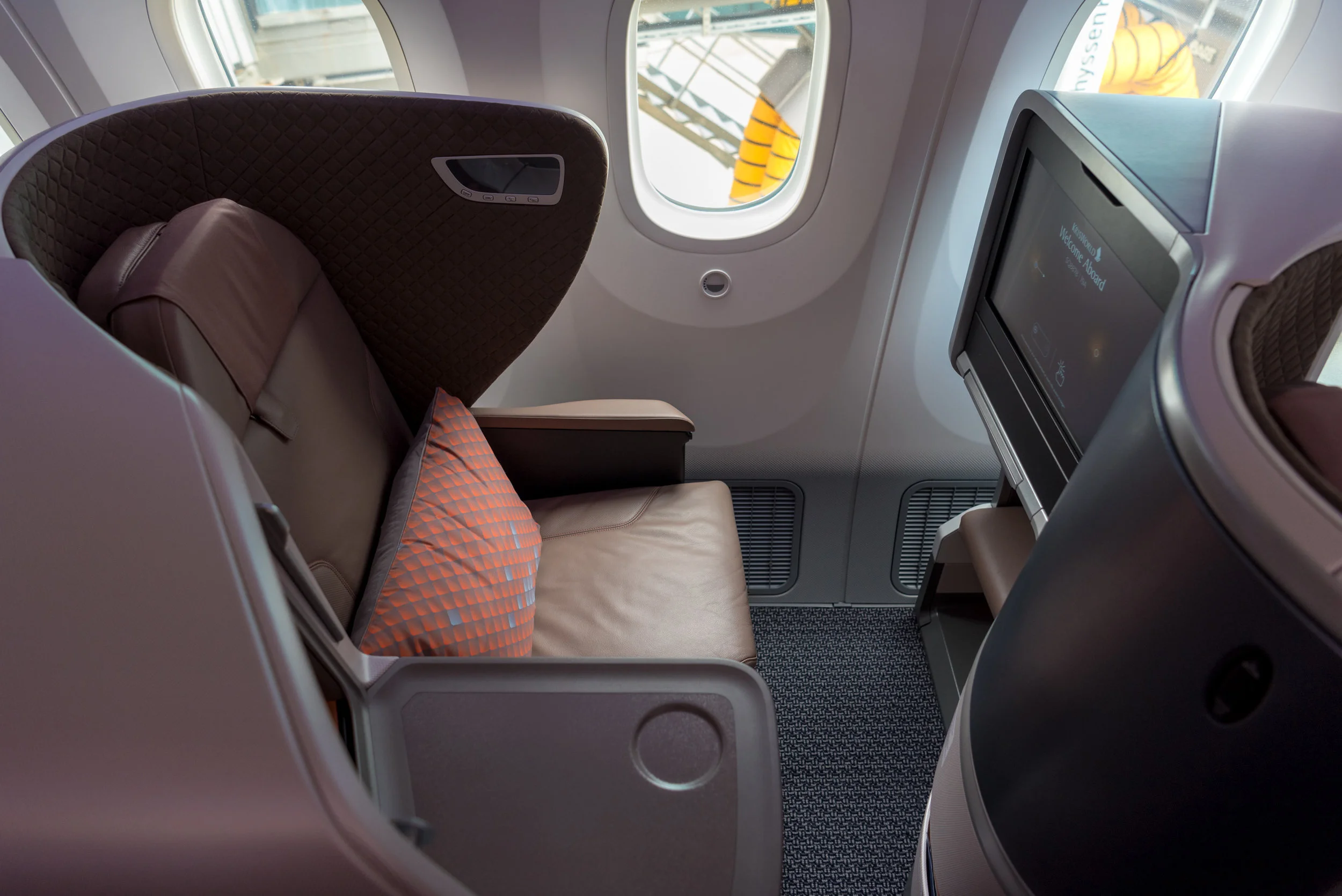 Staggered Seats New Regional Business Class (2018) - Singapore Airlines