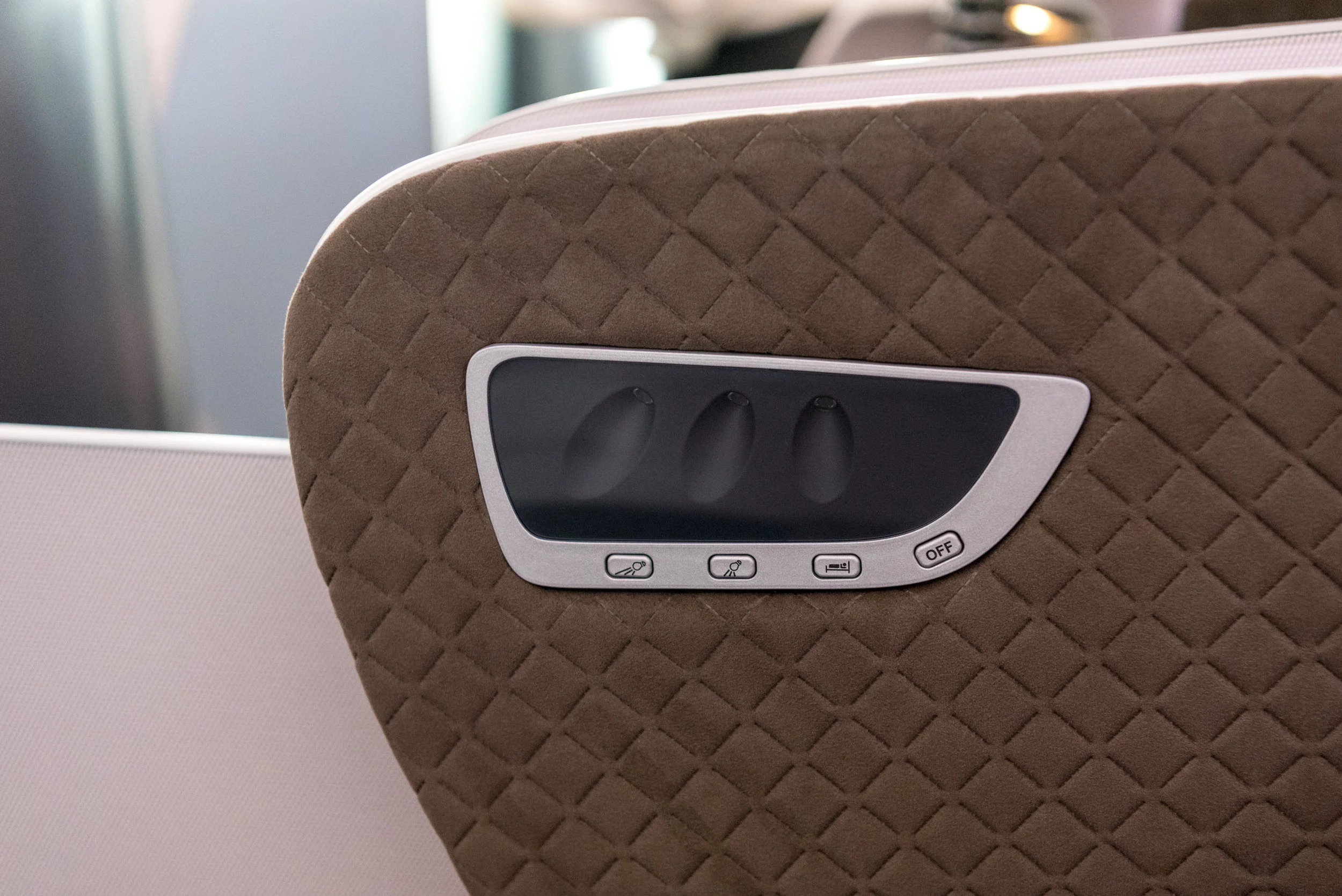 Reading Lights New Regional Business Class (2018) - Singapore Airlines