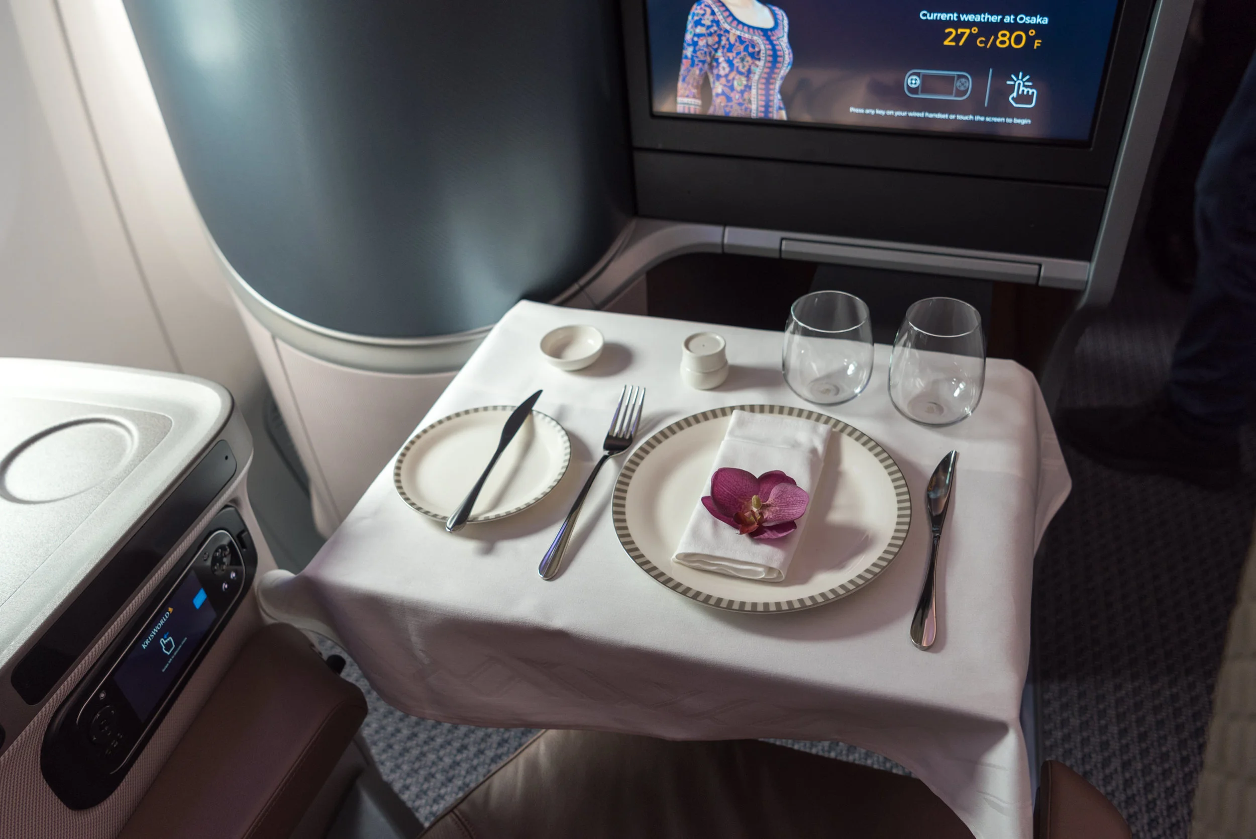Meal Service New Regional Business Class (2018) - Singapore Airlines