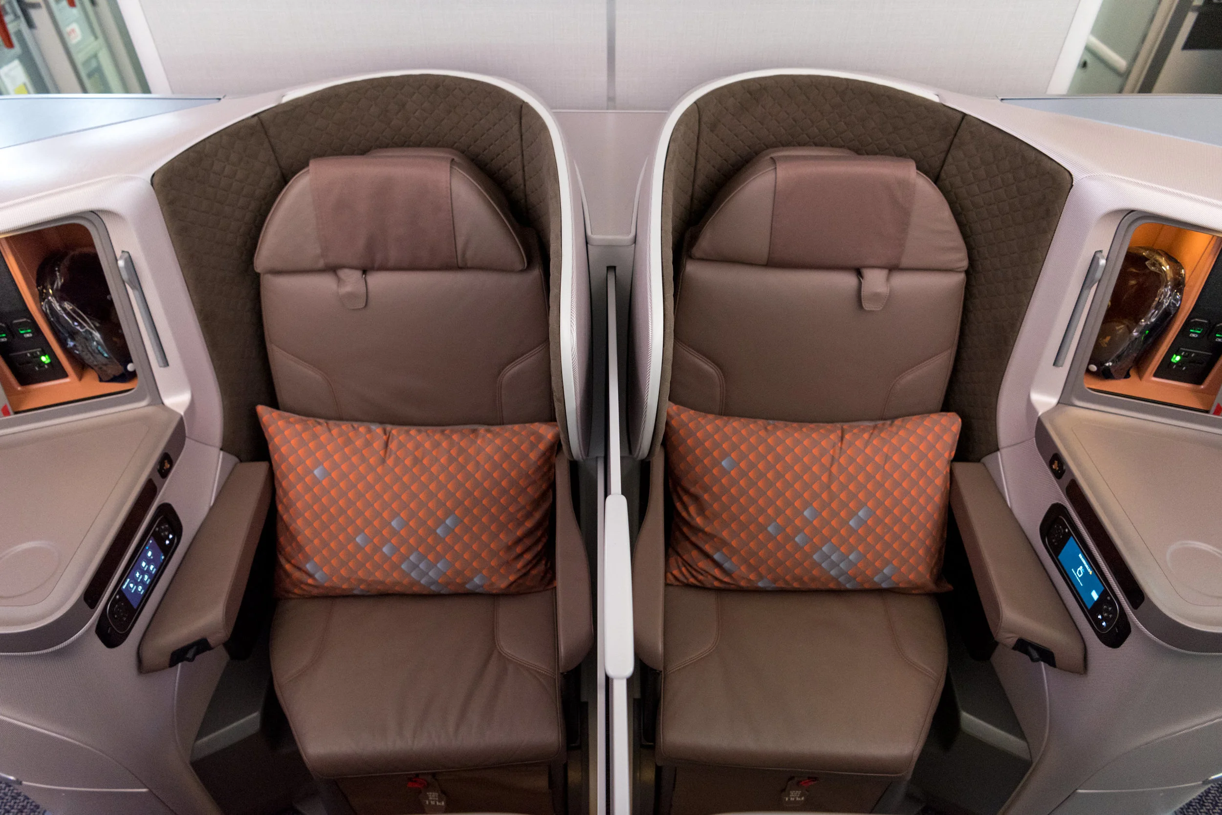 Middle Partition for Alternate Middle Seats New Regional Business Class (2018) - Singapore Airlines