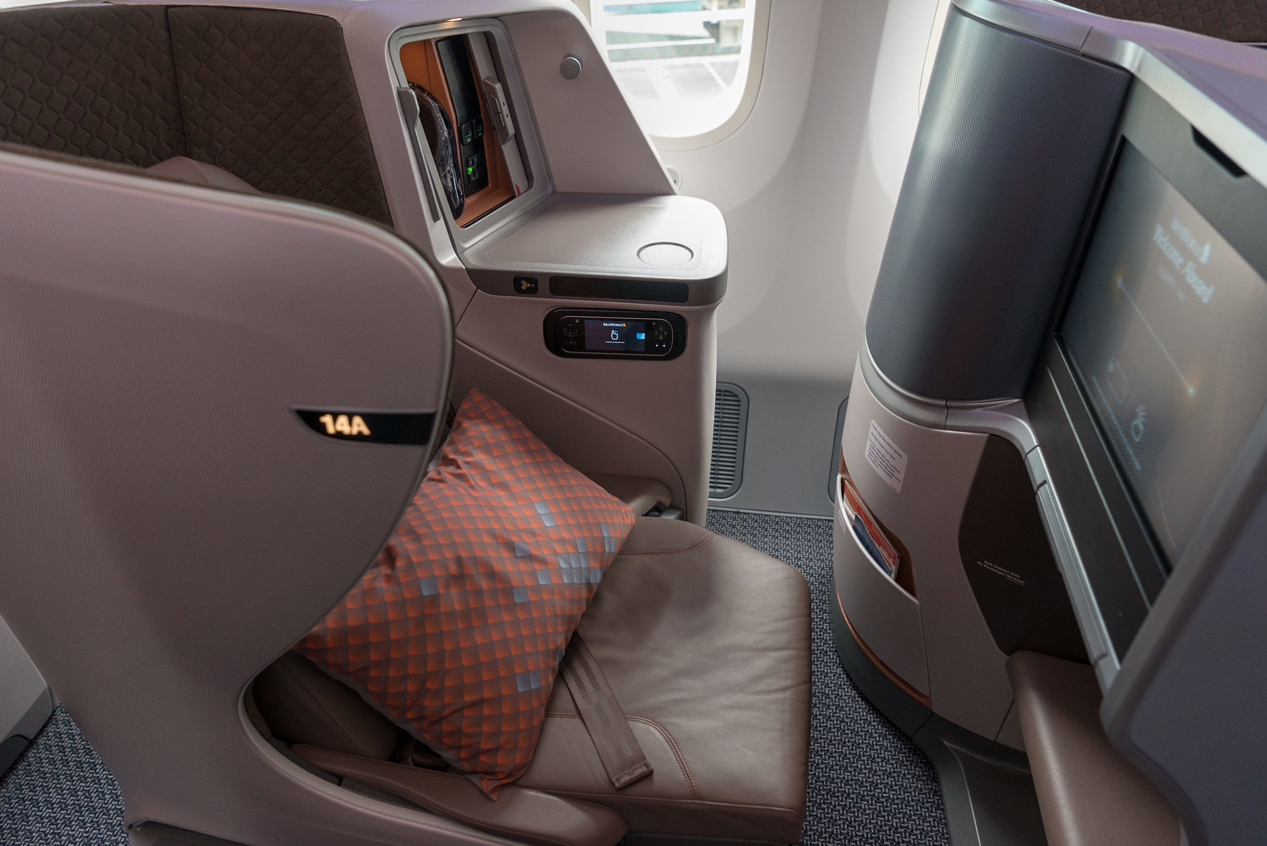 Seat 14A New Regional Business Class (2018) - Singapore Airlines