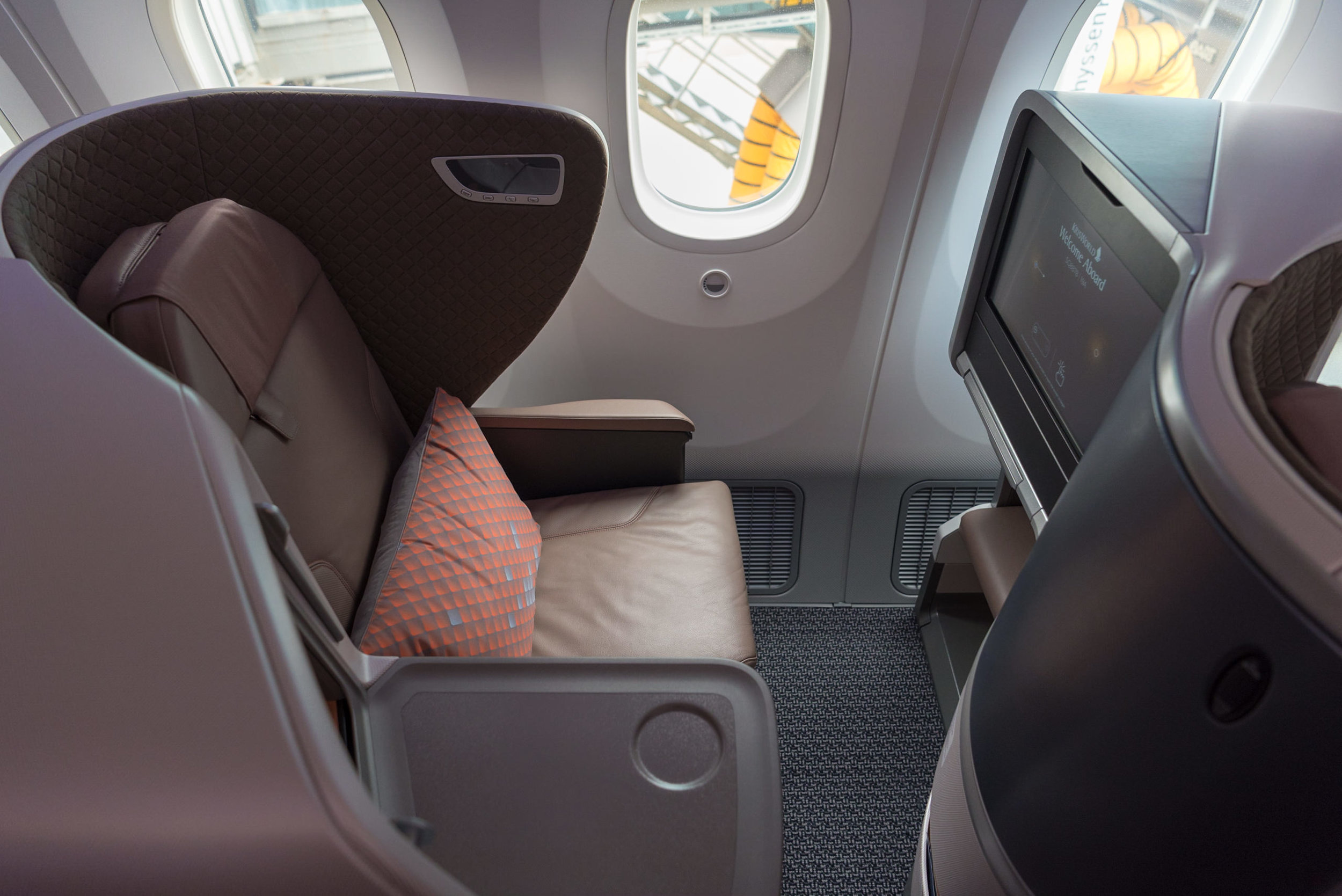 Narrow Entry Point New Regional Business Class (2018) - Singapore Airlines