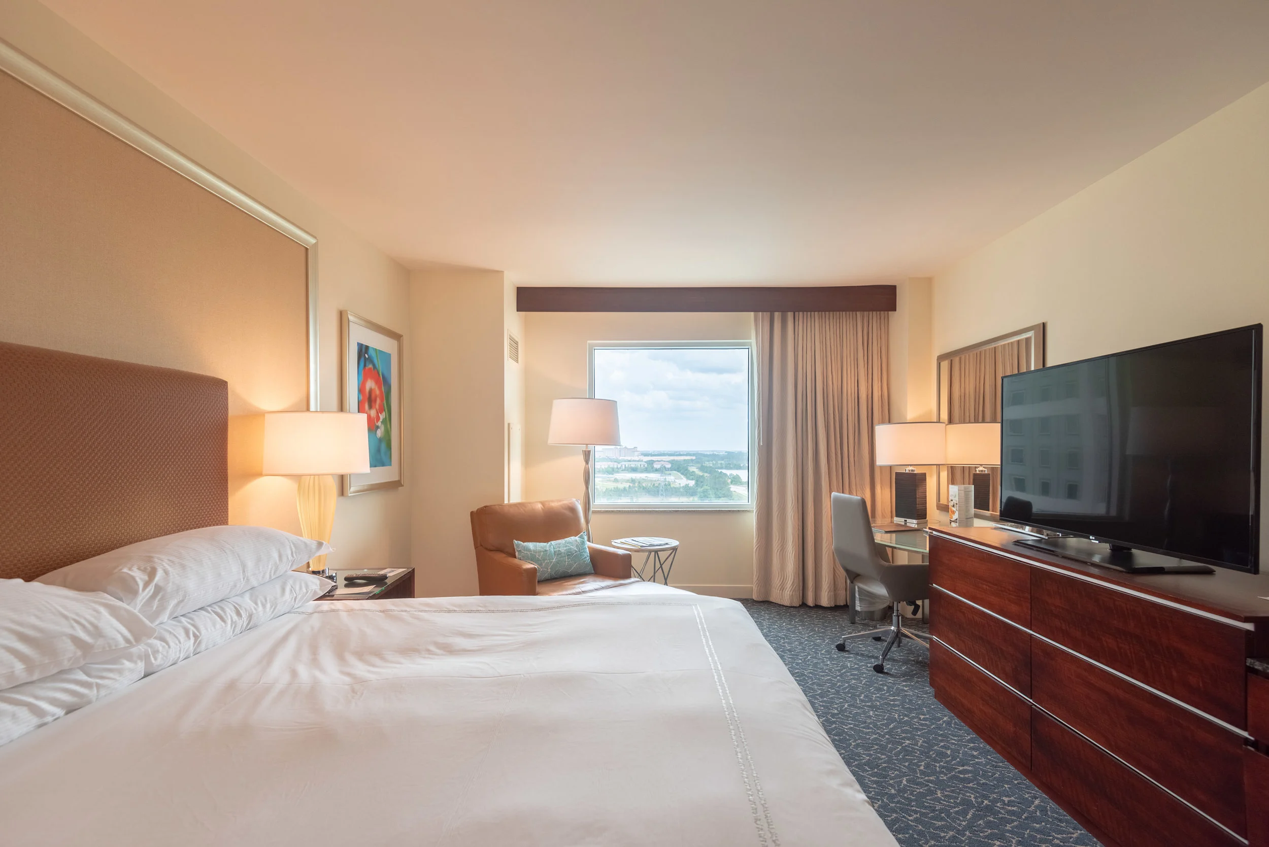 Hotel Review: Hilton Orlando (Pool View Room) - Short Walk to Orange County Convention Center