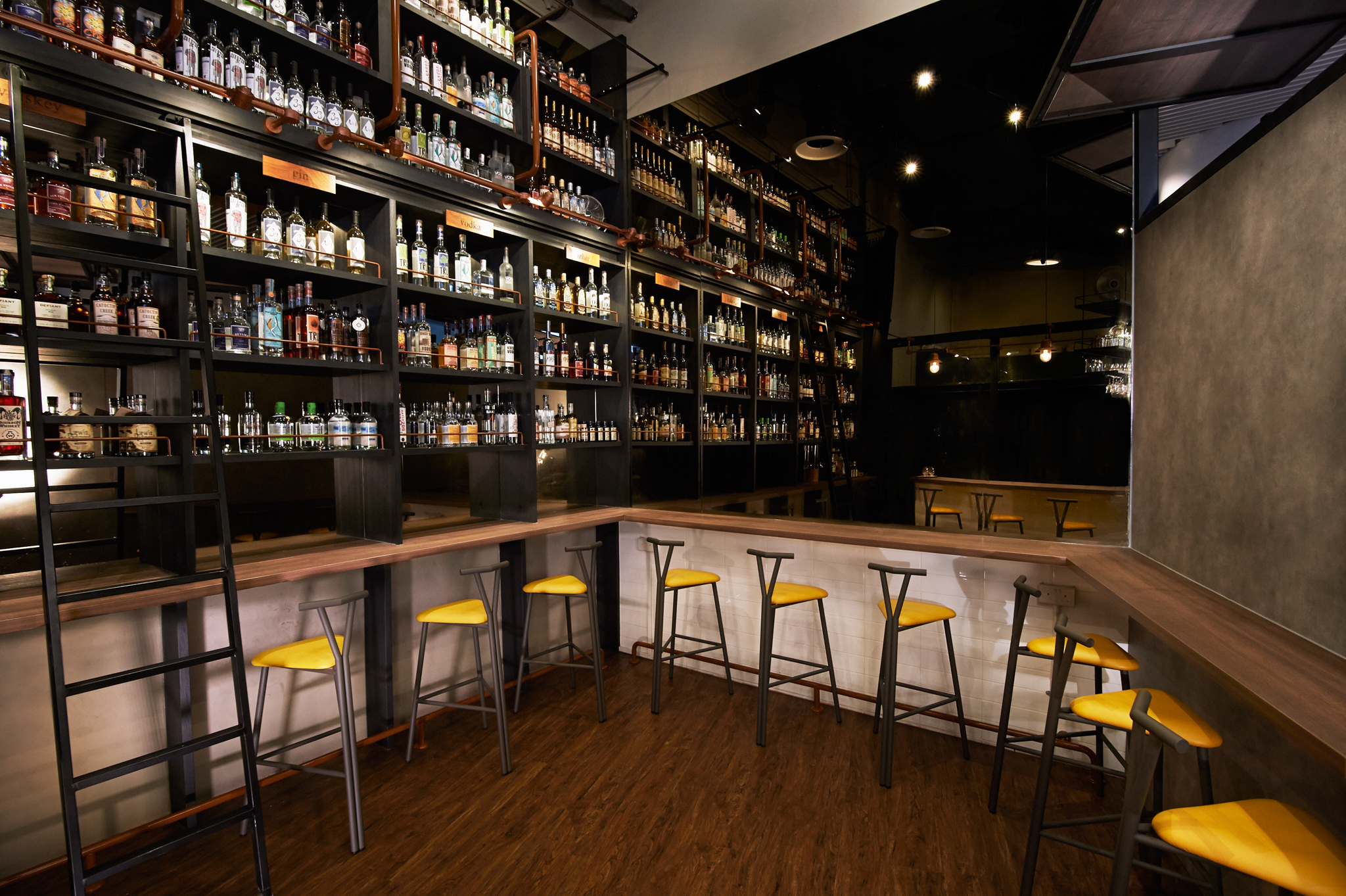 A Guide to Chillax (Free Drinks!) for American Express Platinum Members + Google Map Locations