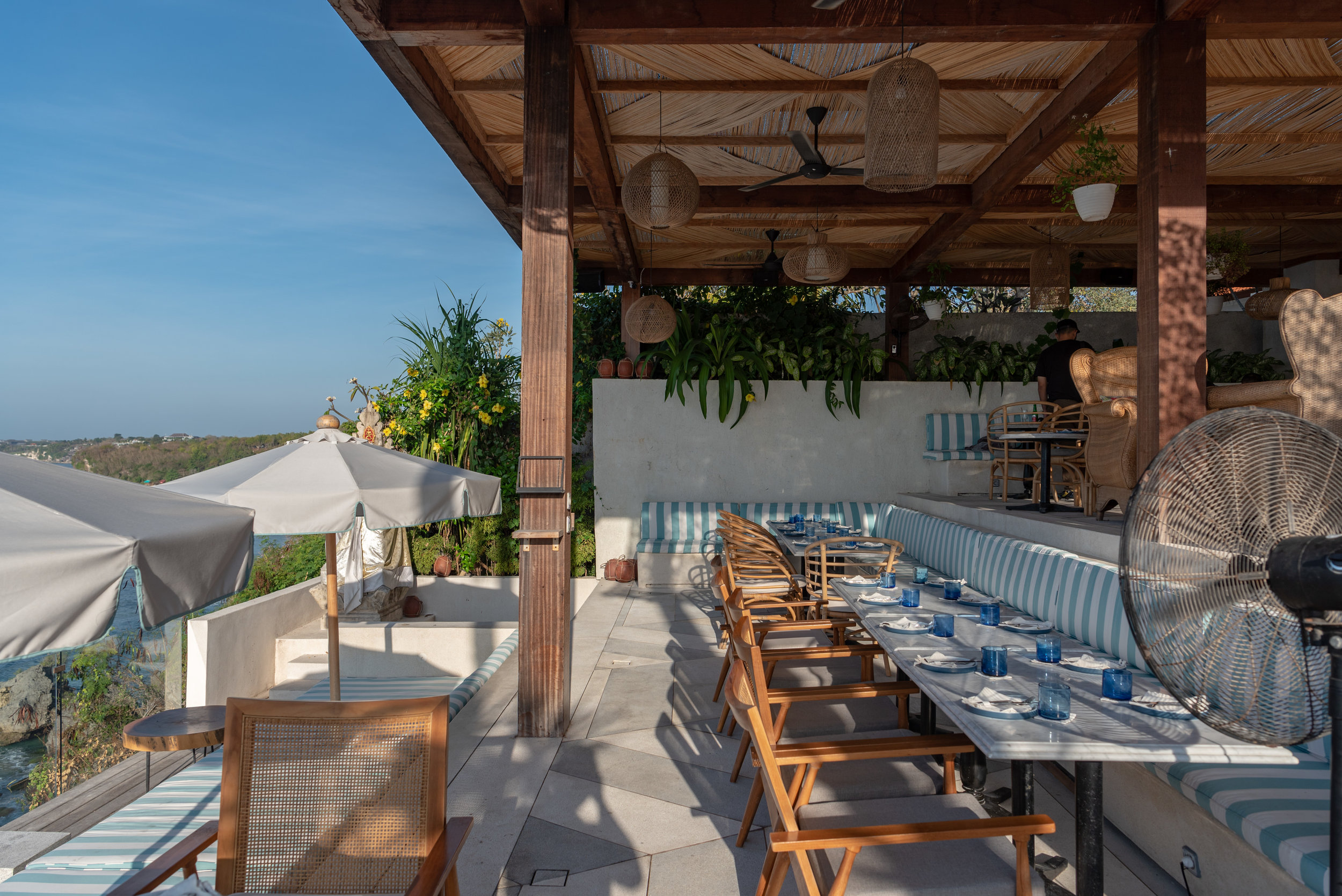 the cliff restaurant at ulu cliffhouse