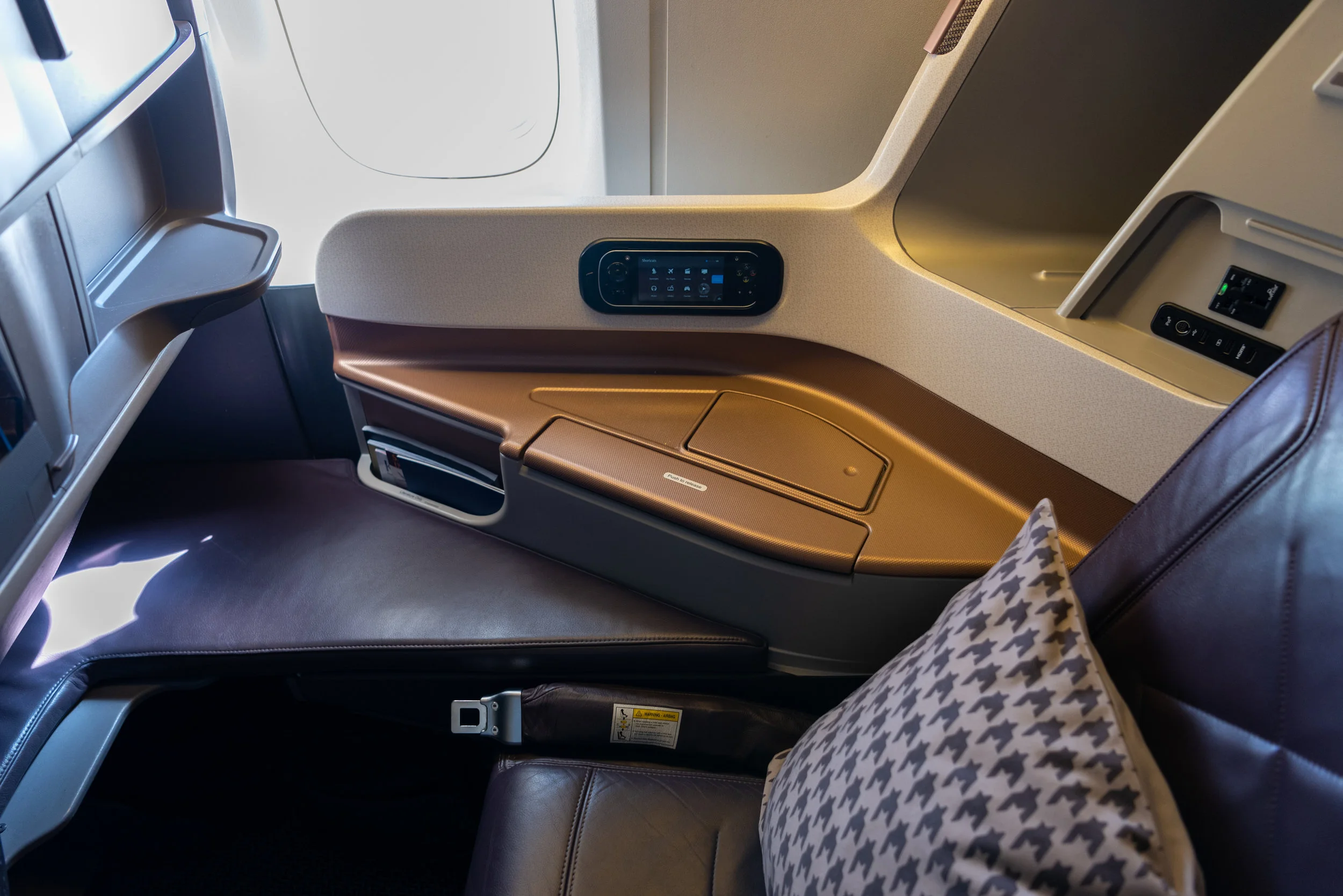 Trip Report: Singapore Airlines Business Class SQ828 777-300ER - SIN to PVG (Singapore to Shanghai)