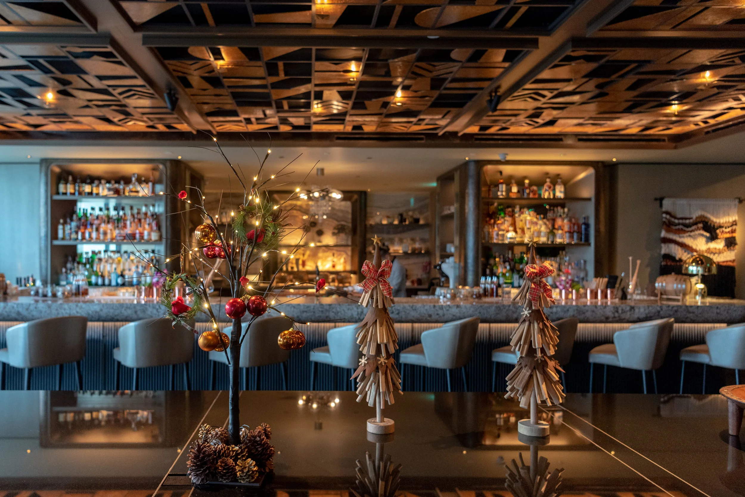 MO BAR at the Mandarin Oriental, Singapore - A New Bar in Marina Bay with Bold Cocktails and Inventive Food