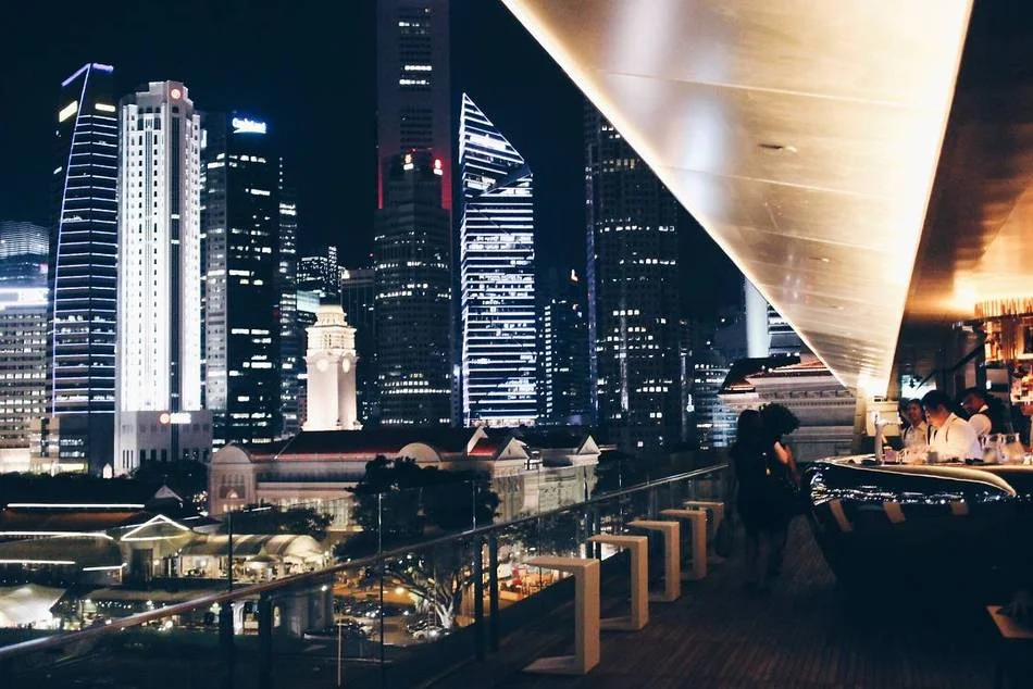 Smoke & Mirrors Imposes S20 Minimum Spend for Complimentary Cocktail with American Express