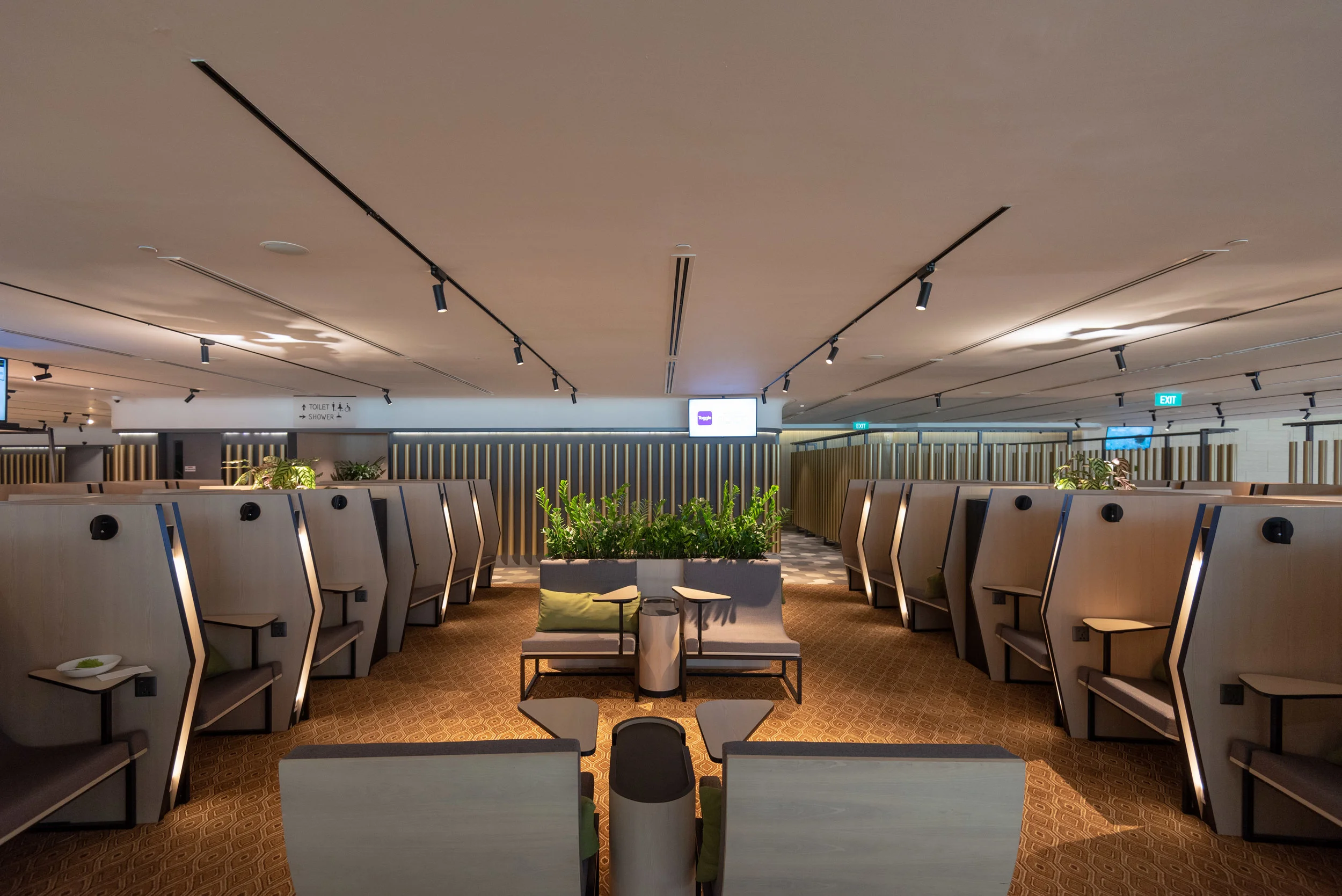 Lounge Review Blossom SATS & Plaza Premium Lounge (Singapore Changi Airport Terminal 4) — The