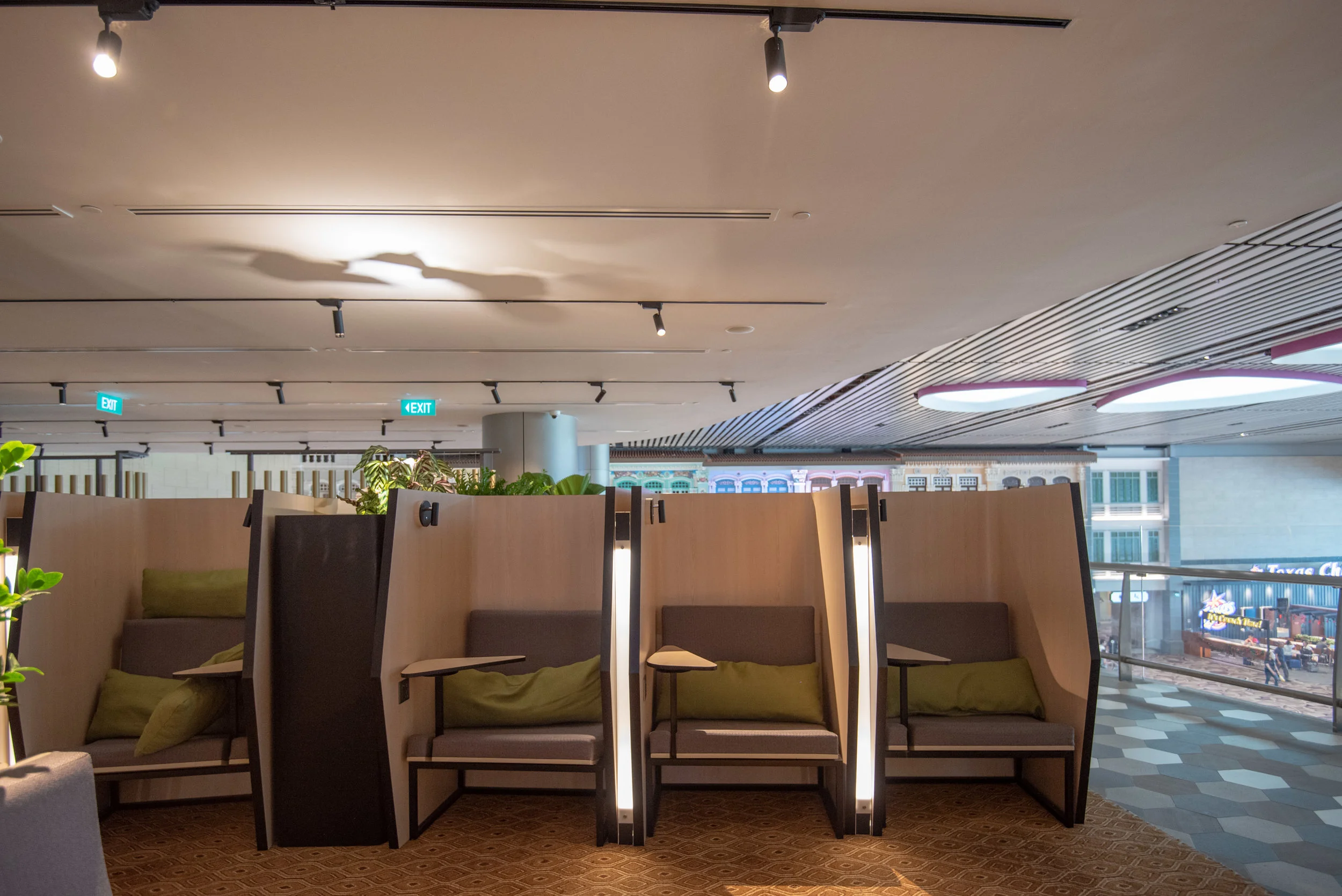 Lounge Review Blossom SATS & Plaza Premium Lounge (Singapore Changi Airport Terminal 4) — The